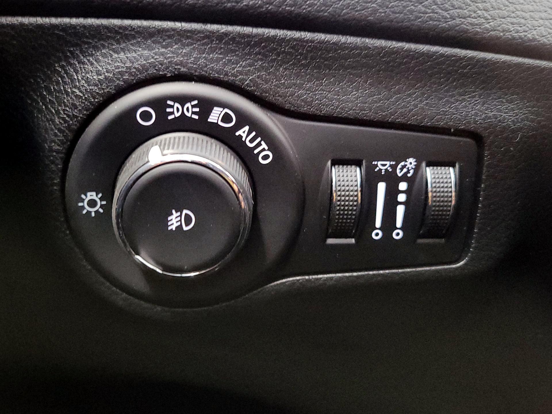 Thumbnail: 2021 Jeep Compass - 13