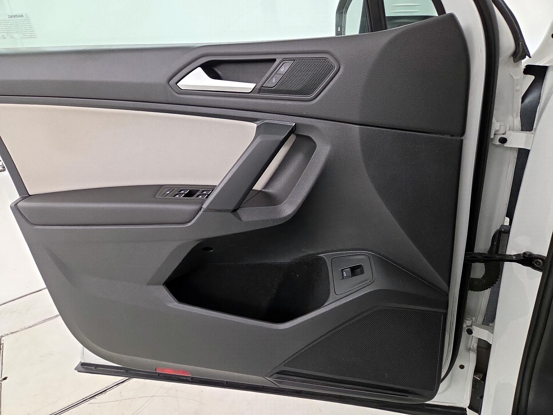 Thumbnail: 2019 Volkswagen Tiguan - 12