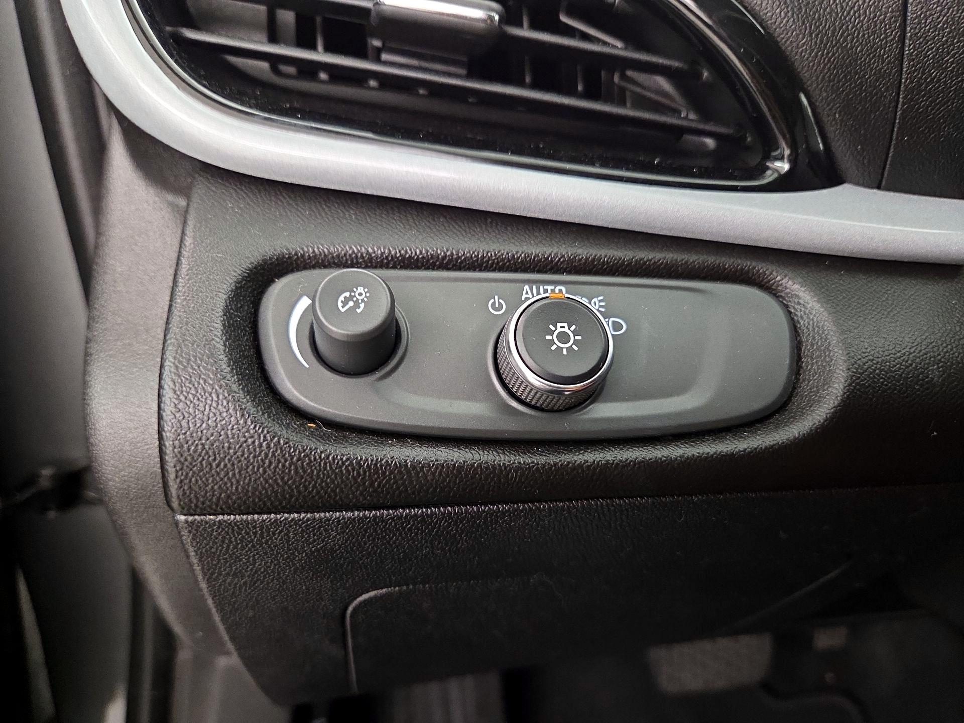 Thumbnail: 2017 Chevrolet Volt - 13