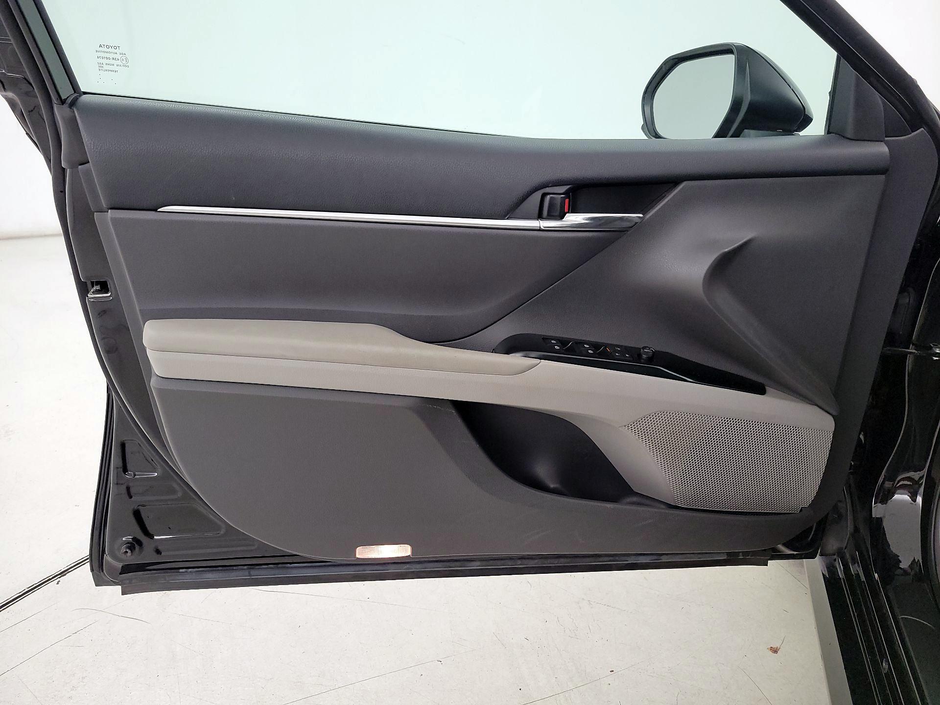 Thumbnail: 2019 Toyota Camry - 12