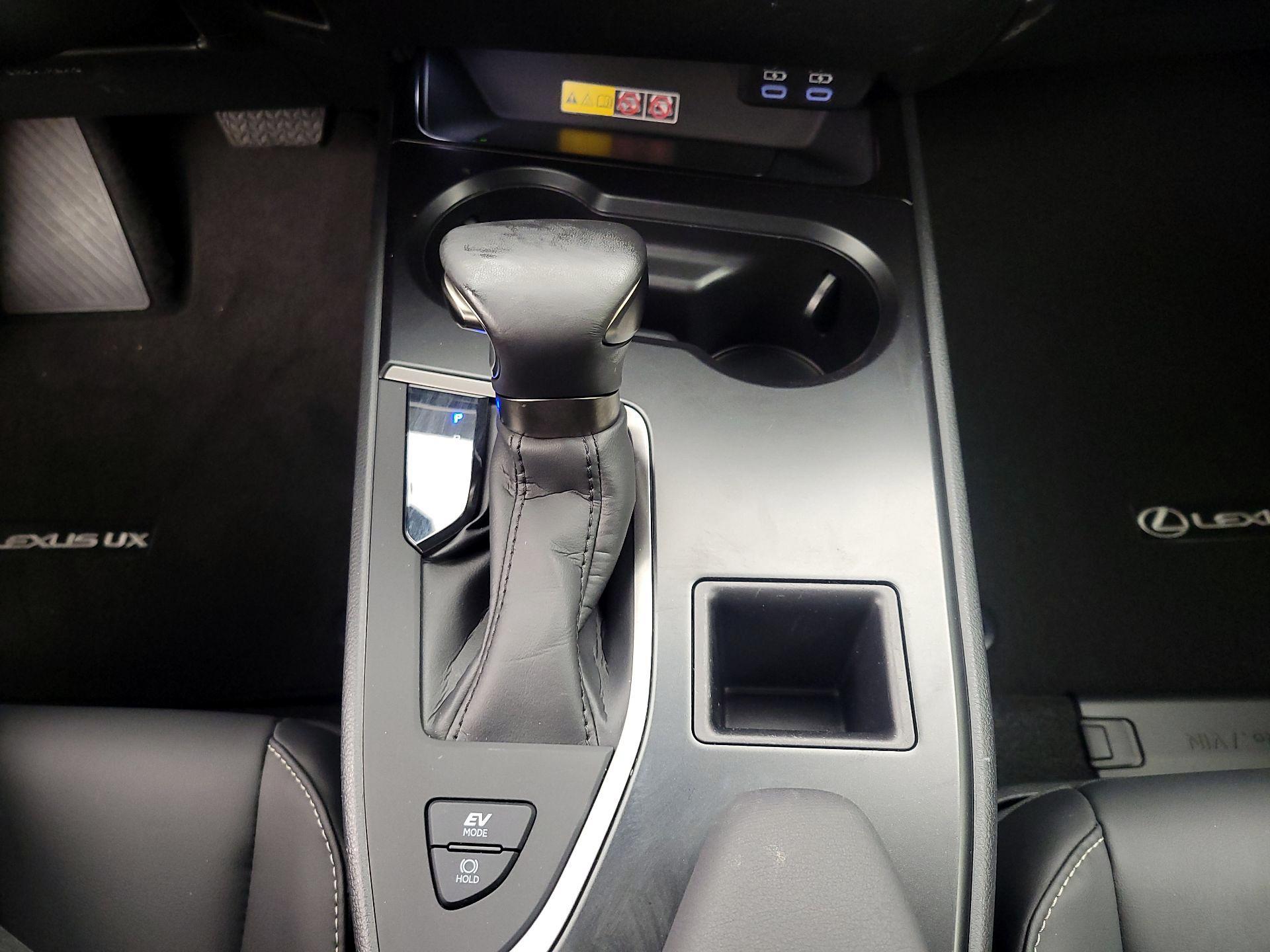 Thumbnail: 2024 Lexus UX - 17