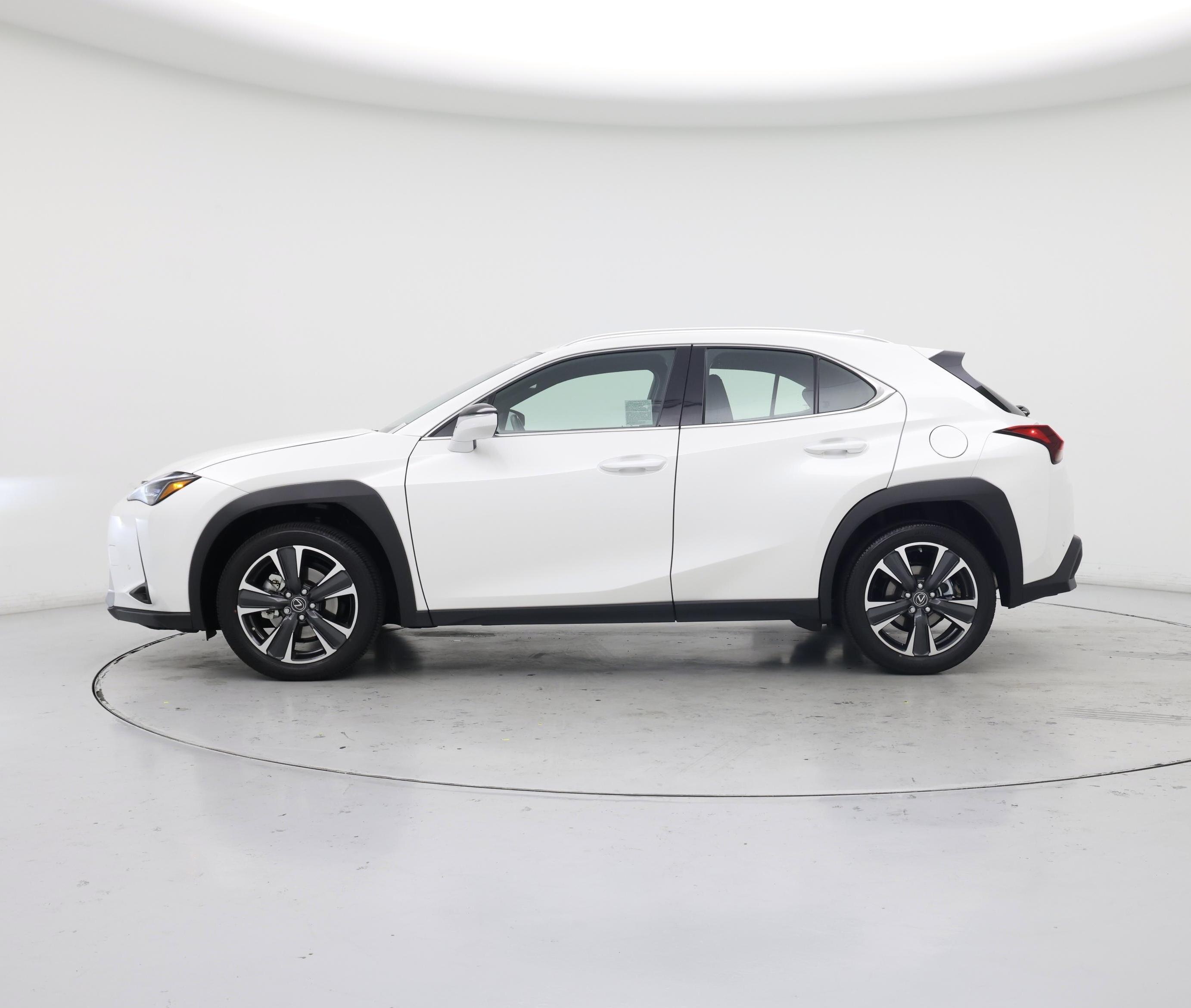 Thumbnail: 2024 Lexus UX - 3