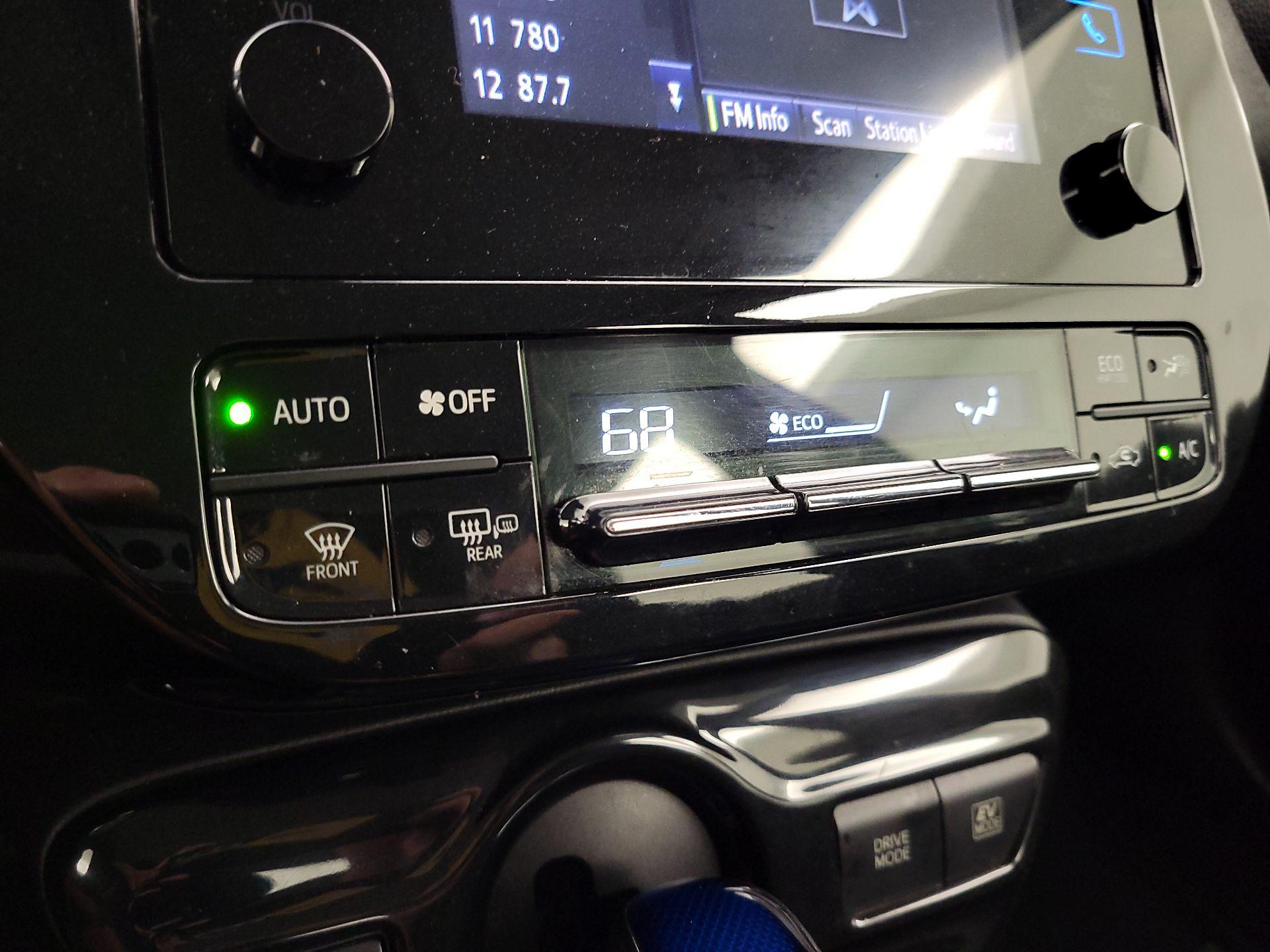 Thumbnail: 2017 Toyota Prius - 16