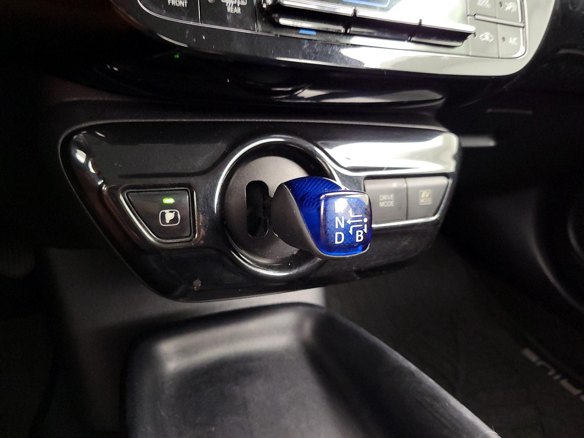 Thumbnail: 2017 Toyota Prius - 17