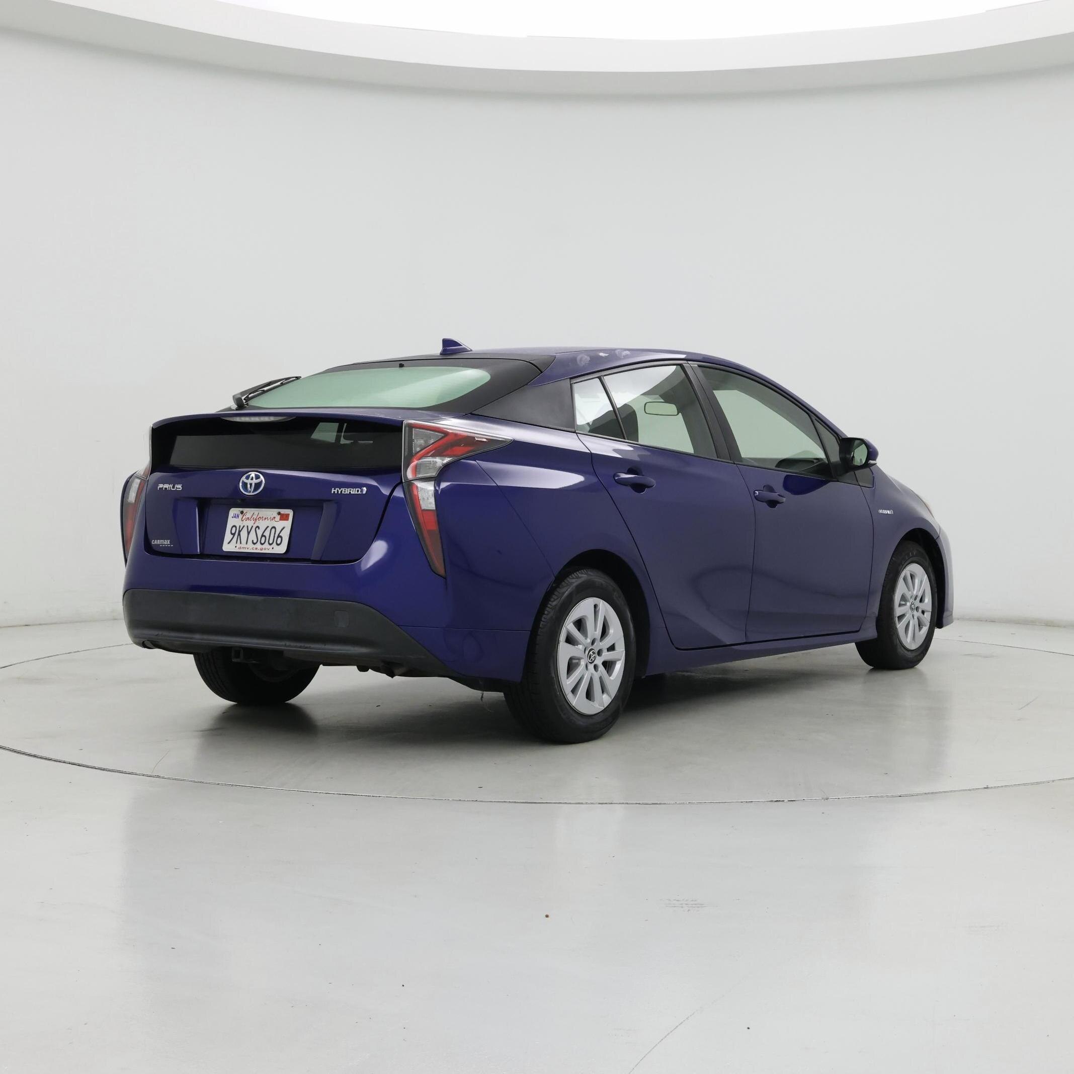 Thumbnail: 2017 Toyota Prius - 8