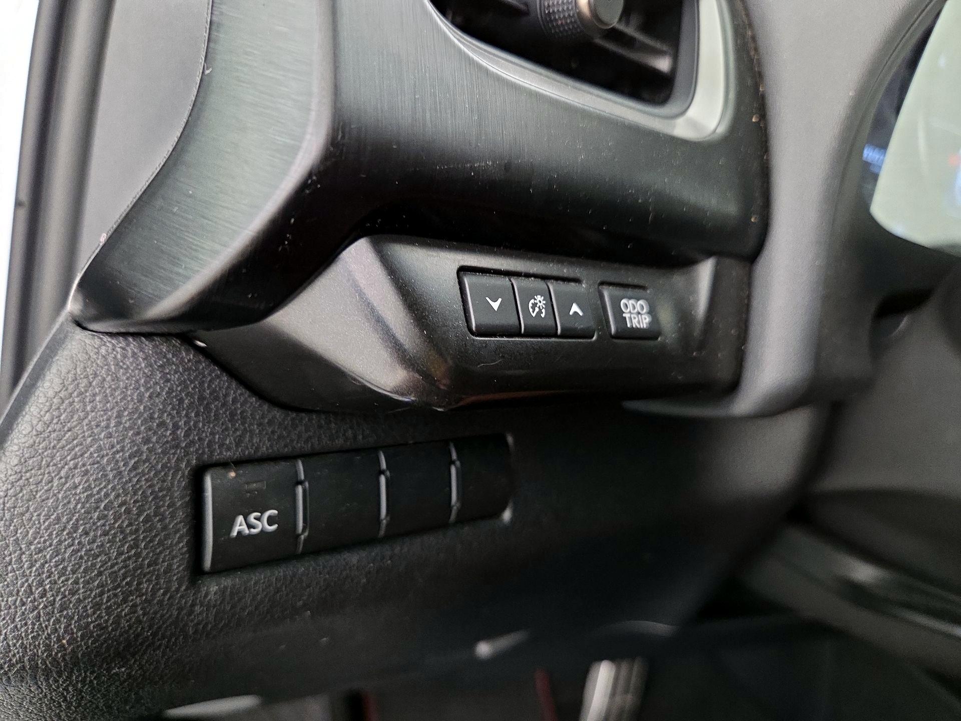 Thumbnail: 2019 Lexus UX - 13