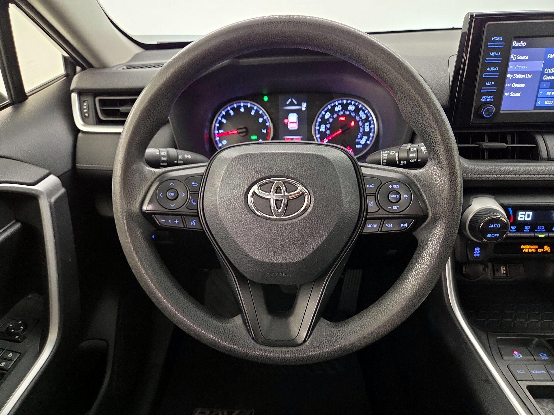 Thumbnail: 2019 Toyota RAV4 - 10