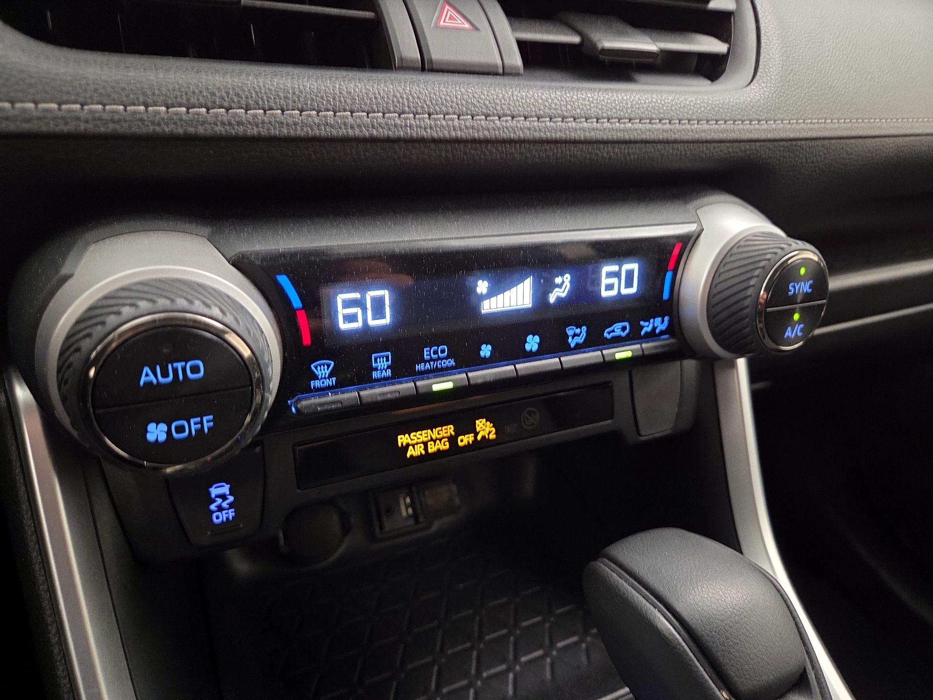 Thumbnail: 2019 Toyota RAV4 - 16