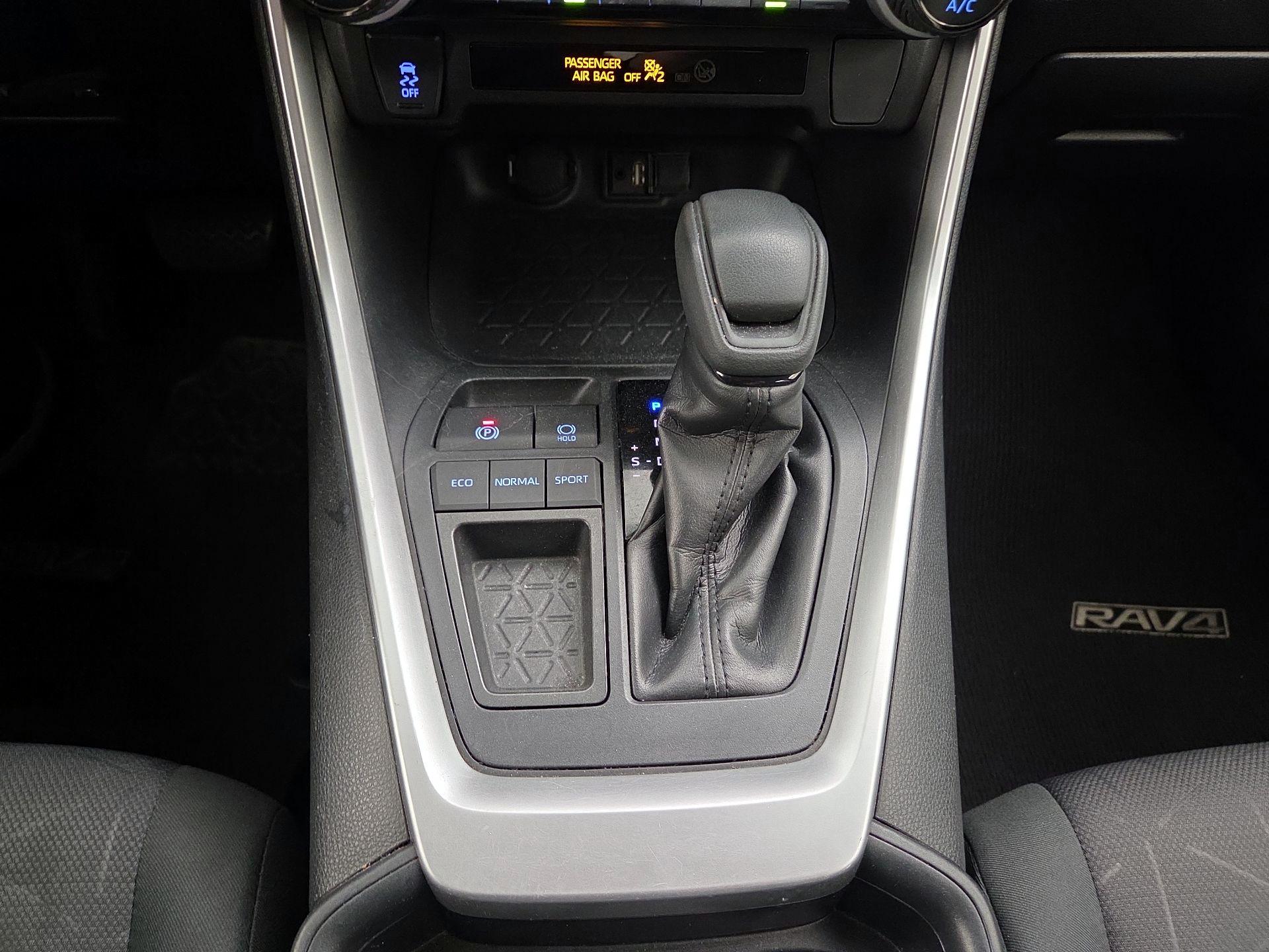 Thumbnail: 2019 Toyota RAV4 - 17