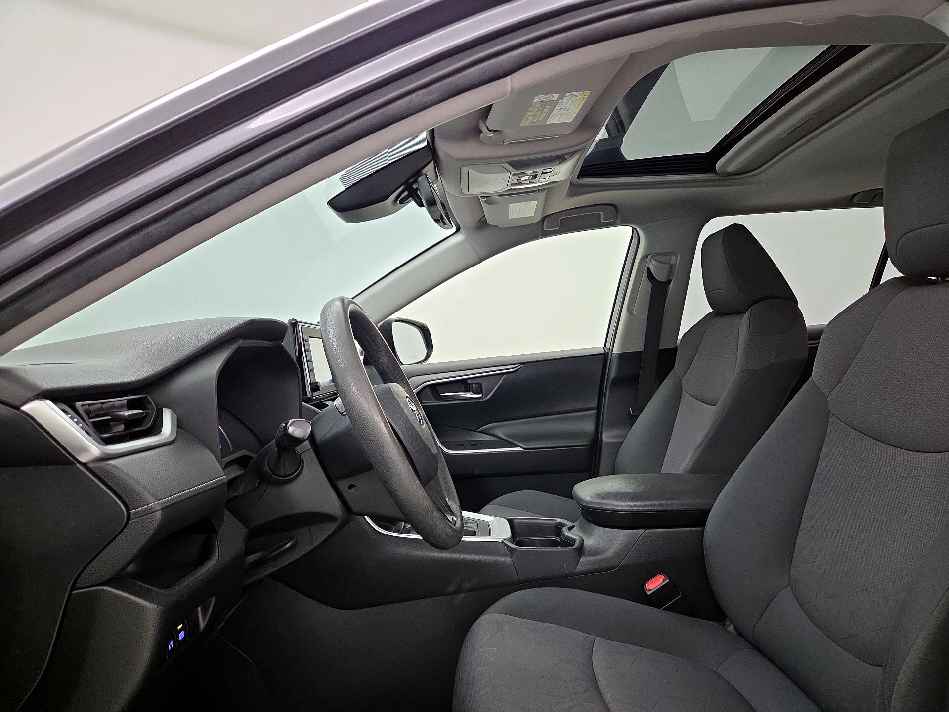 Thumbnail: 2019 Toyota RAV4 - 19