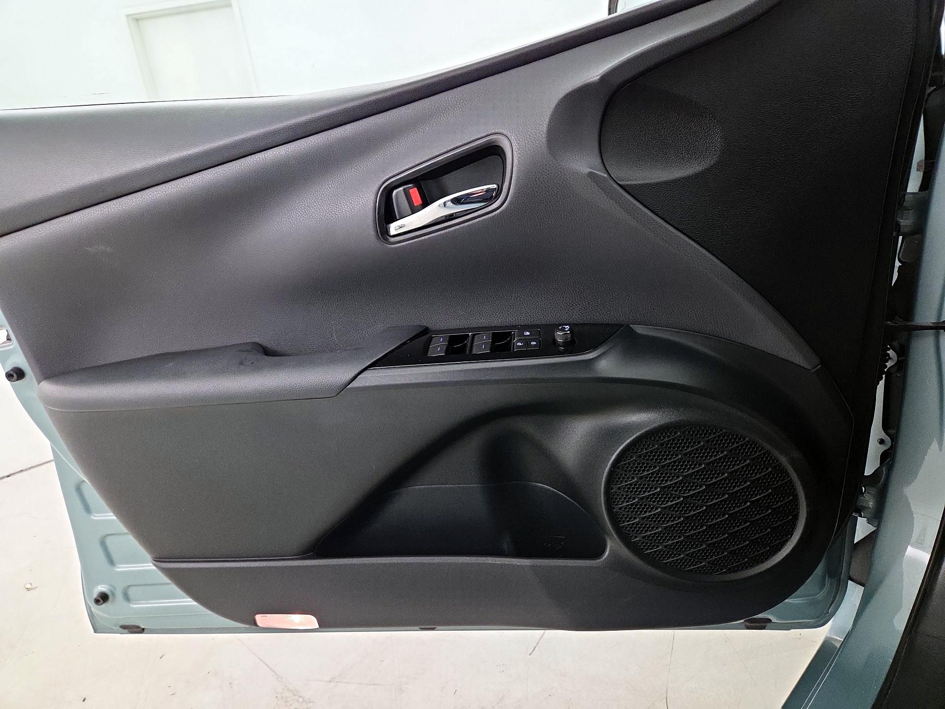 Thumbnail: 2019 Toyota Prius - 12