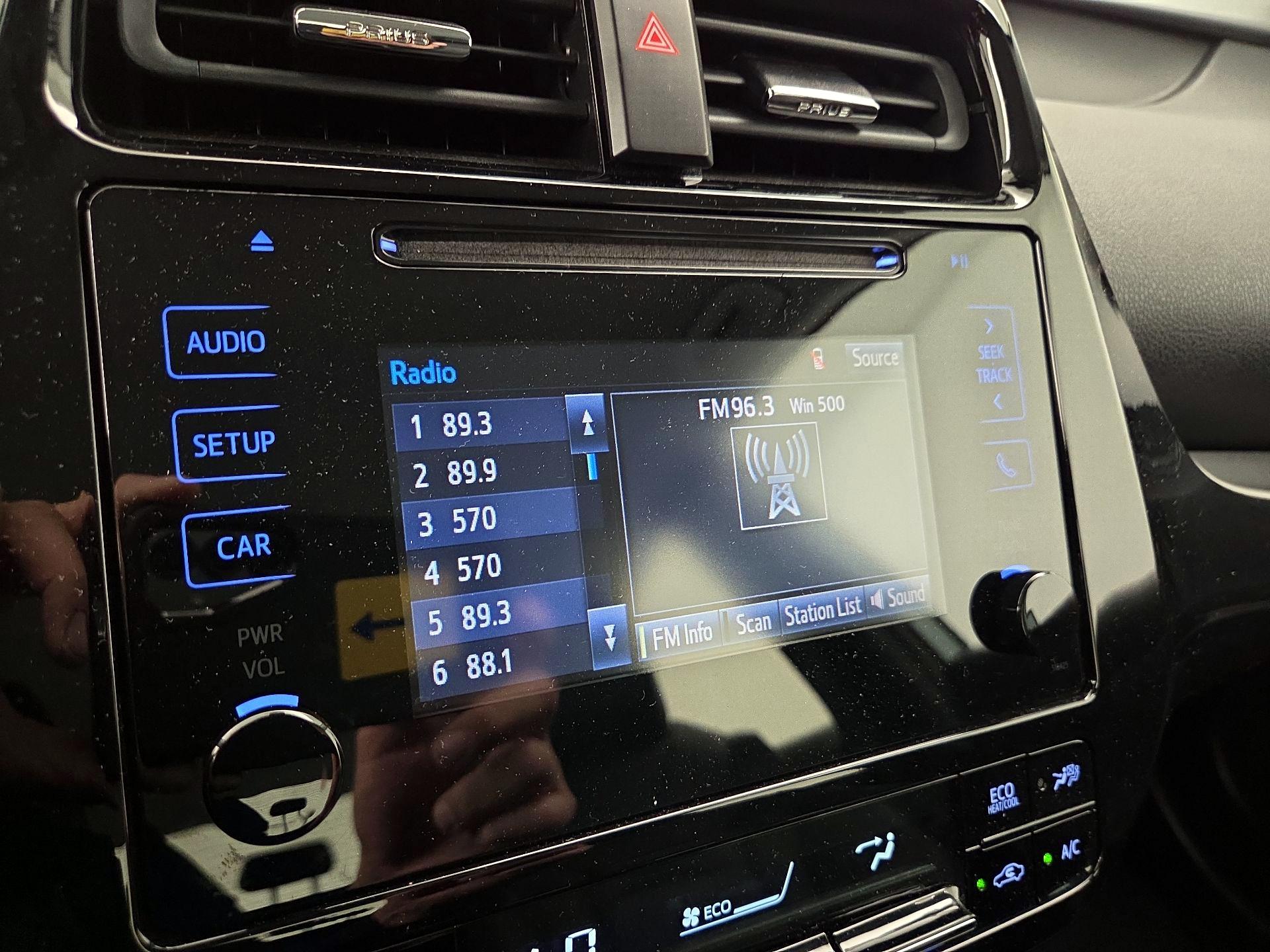 Thumbnail: 2019 Toyota Prius - 15