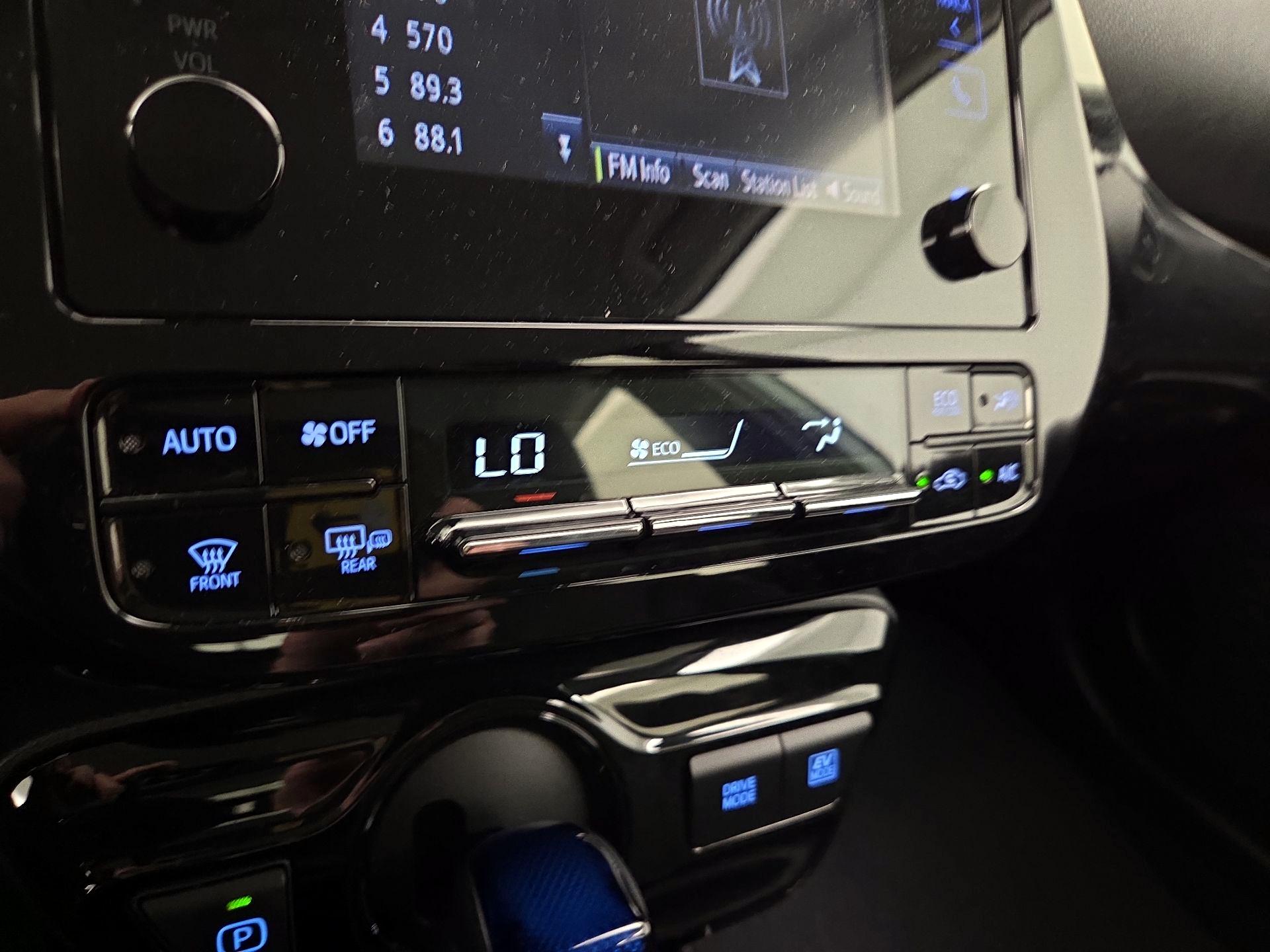 Thumbnail: 2019 Toyota Prius - 16