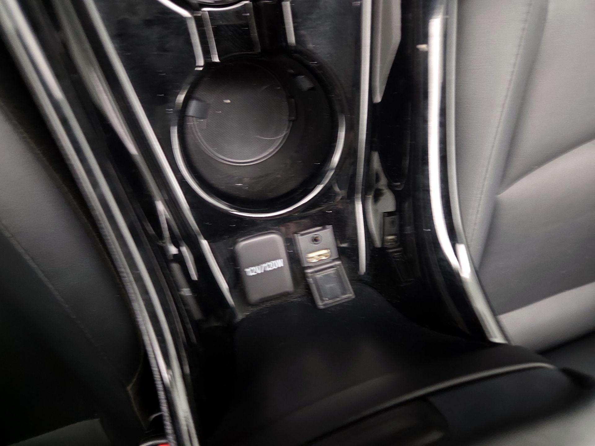 Thumbnail: 2019 Toyota Prius - 18