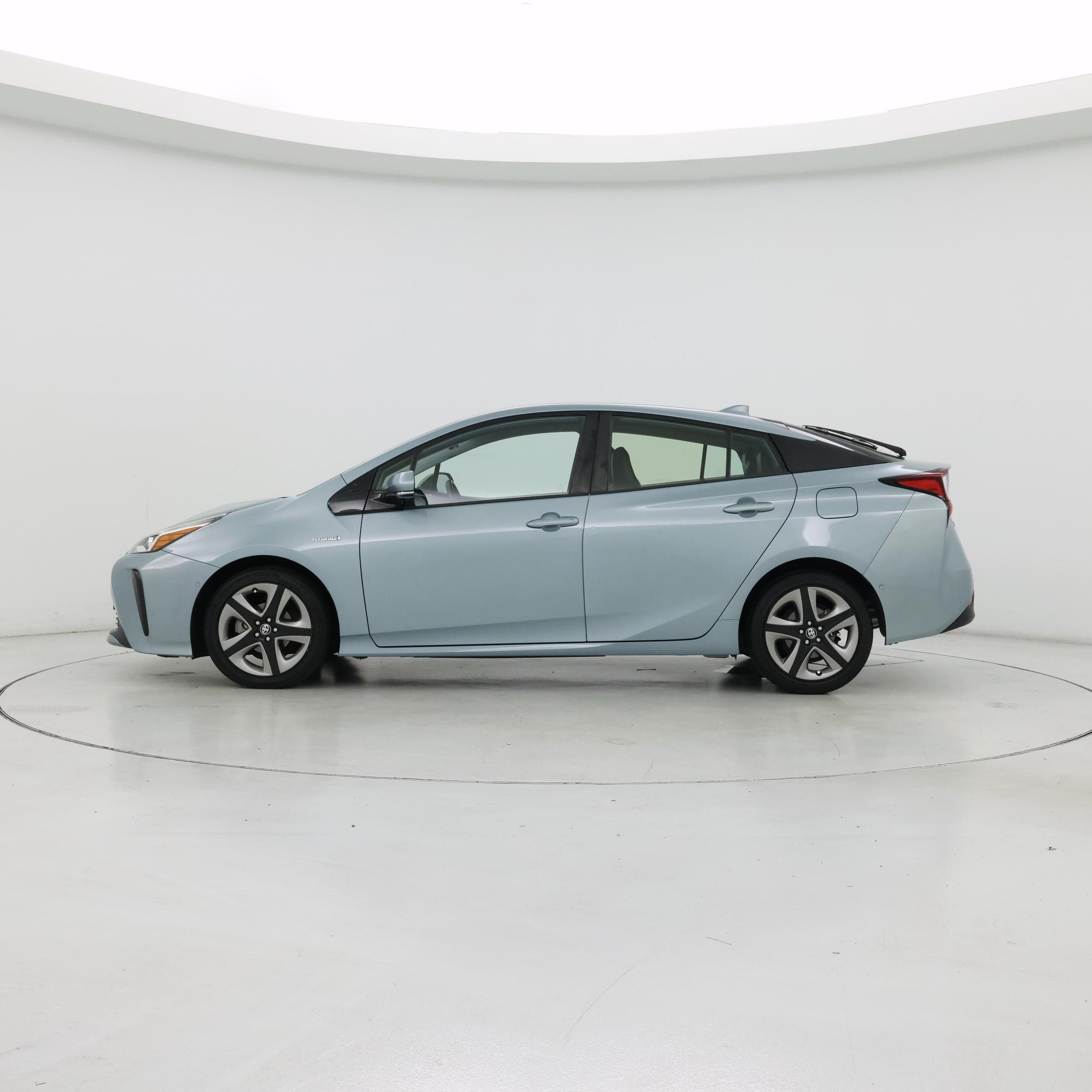 Thumbnail: 2019 Toyota Prius - 3