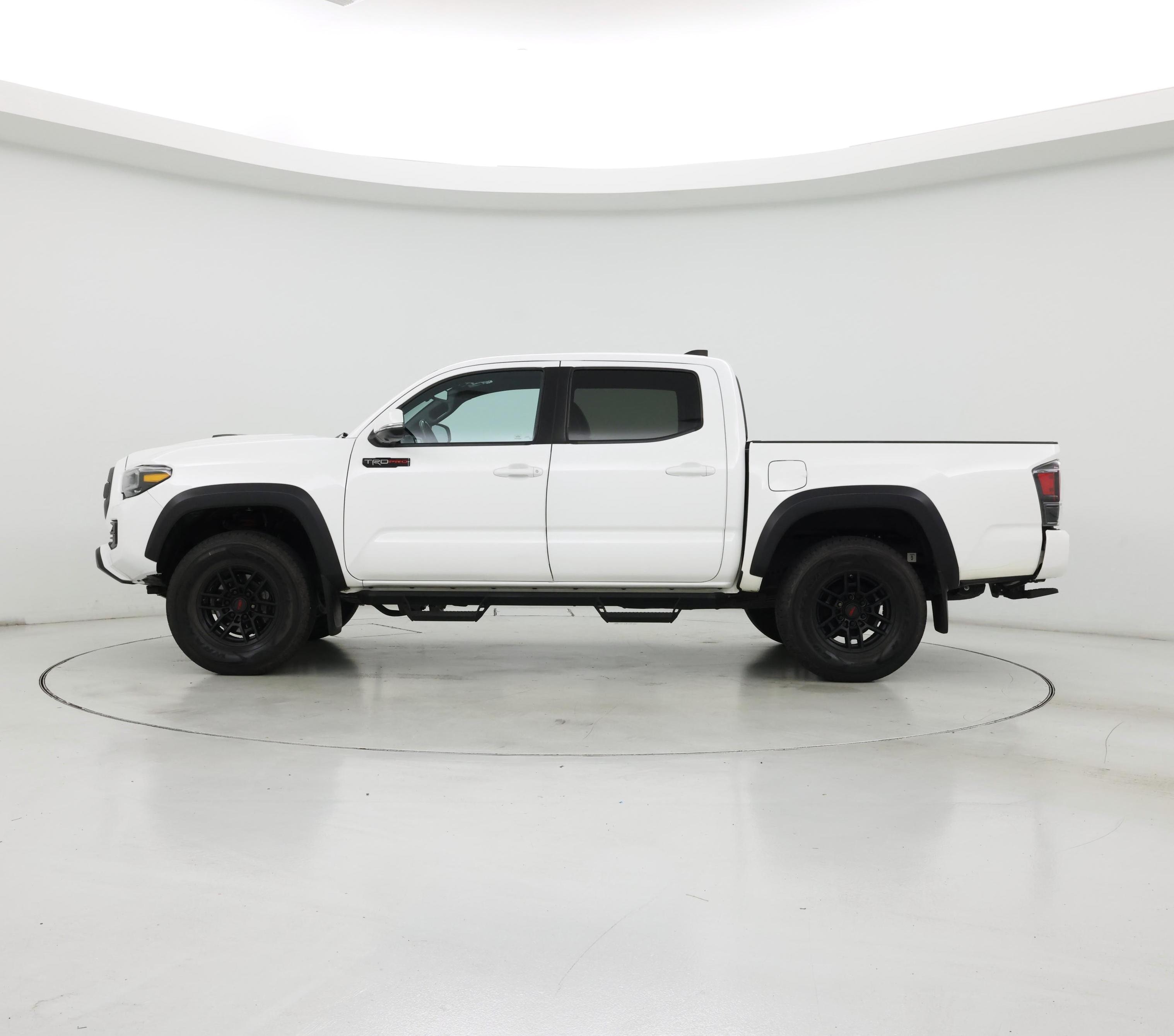 Thumbnail: 2020 Toyota Tacoma - 3