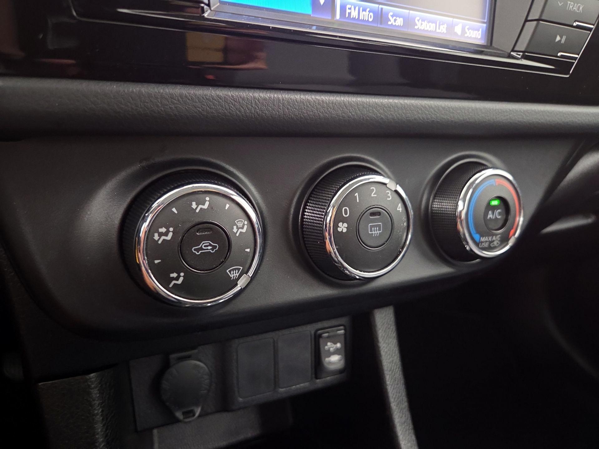 Thumbnail: 2016 Toyota Corolla - 15