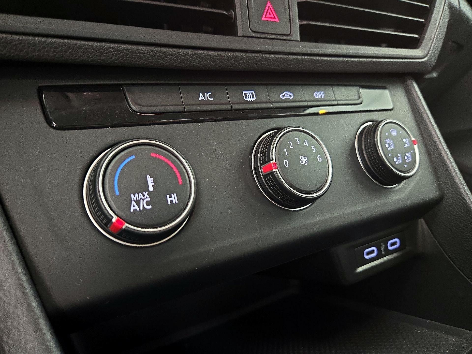 Thumbnail: 2021 Volkswagen Jetta - 16