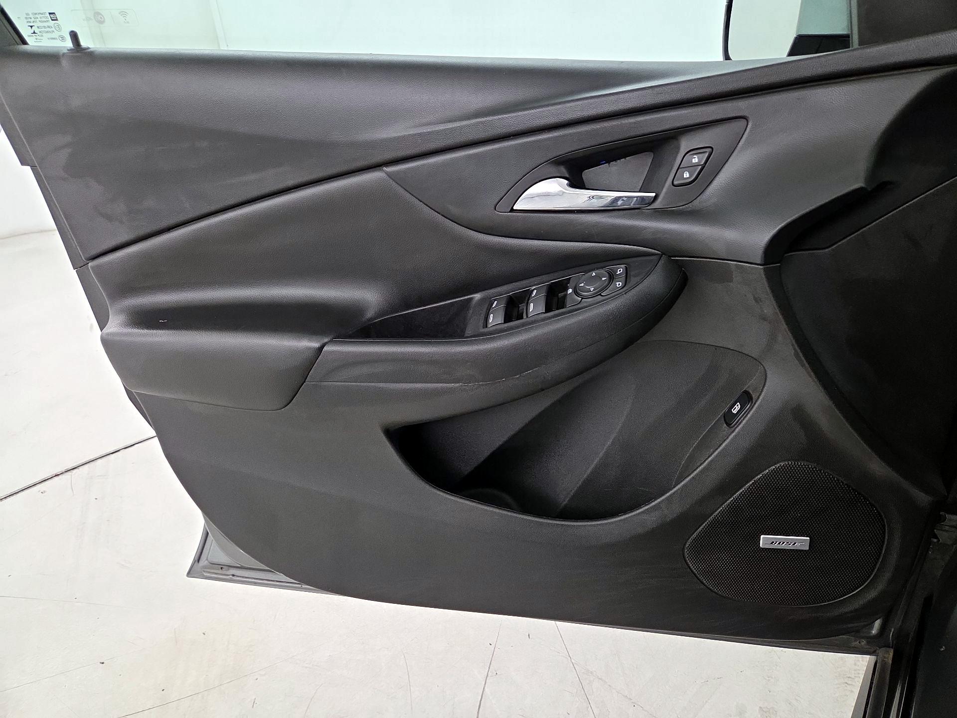 Thumbnail: 2017 Chevrolet Volt - 12