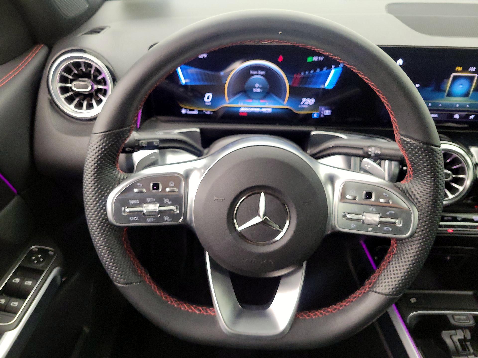 Thumbnail: 2022 Mercedes-Benz GLB - 10