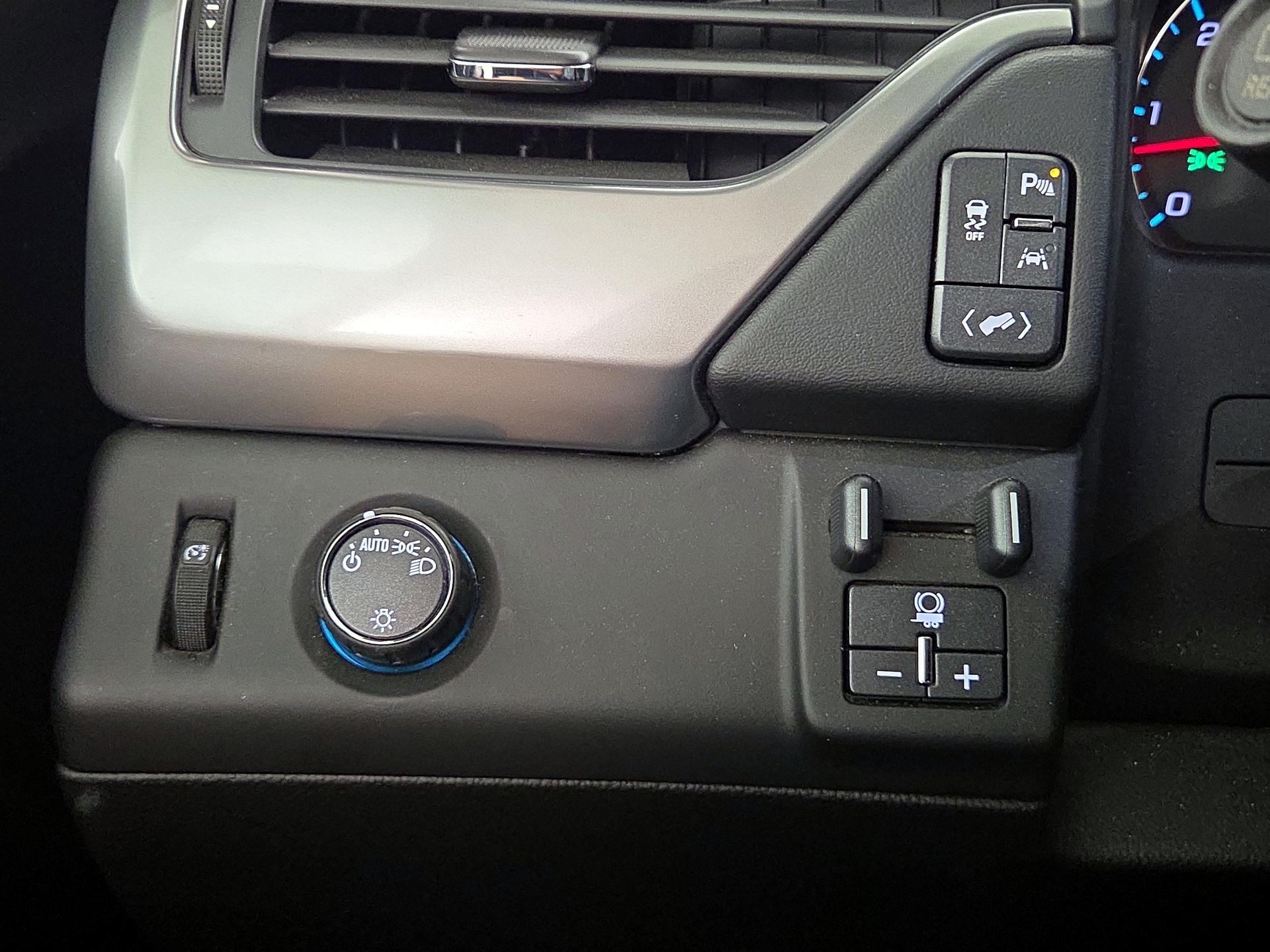 Thumbnail: 2016 Chevrolet Tahoe - 13