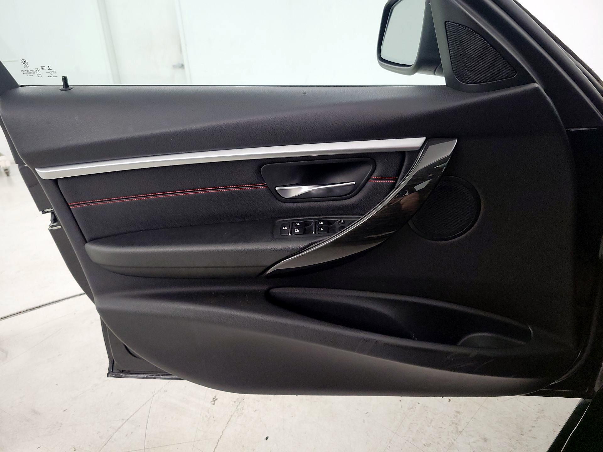 Thumbnail: 2018 BMW 3 Series - 12