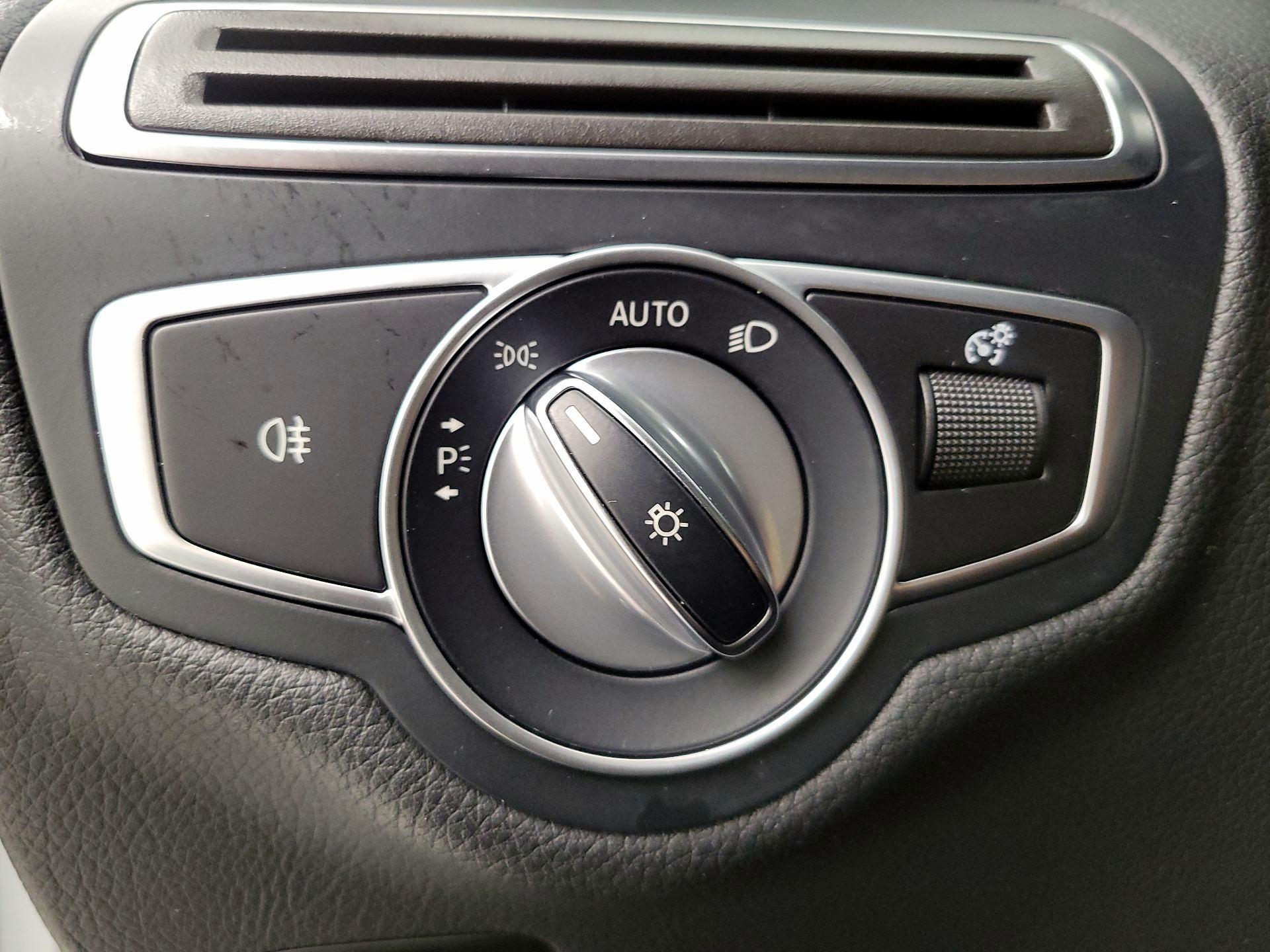 Thumbnail: 2020 Mercedes-Benz C-Class - 13