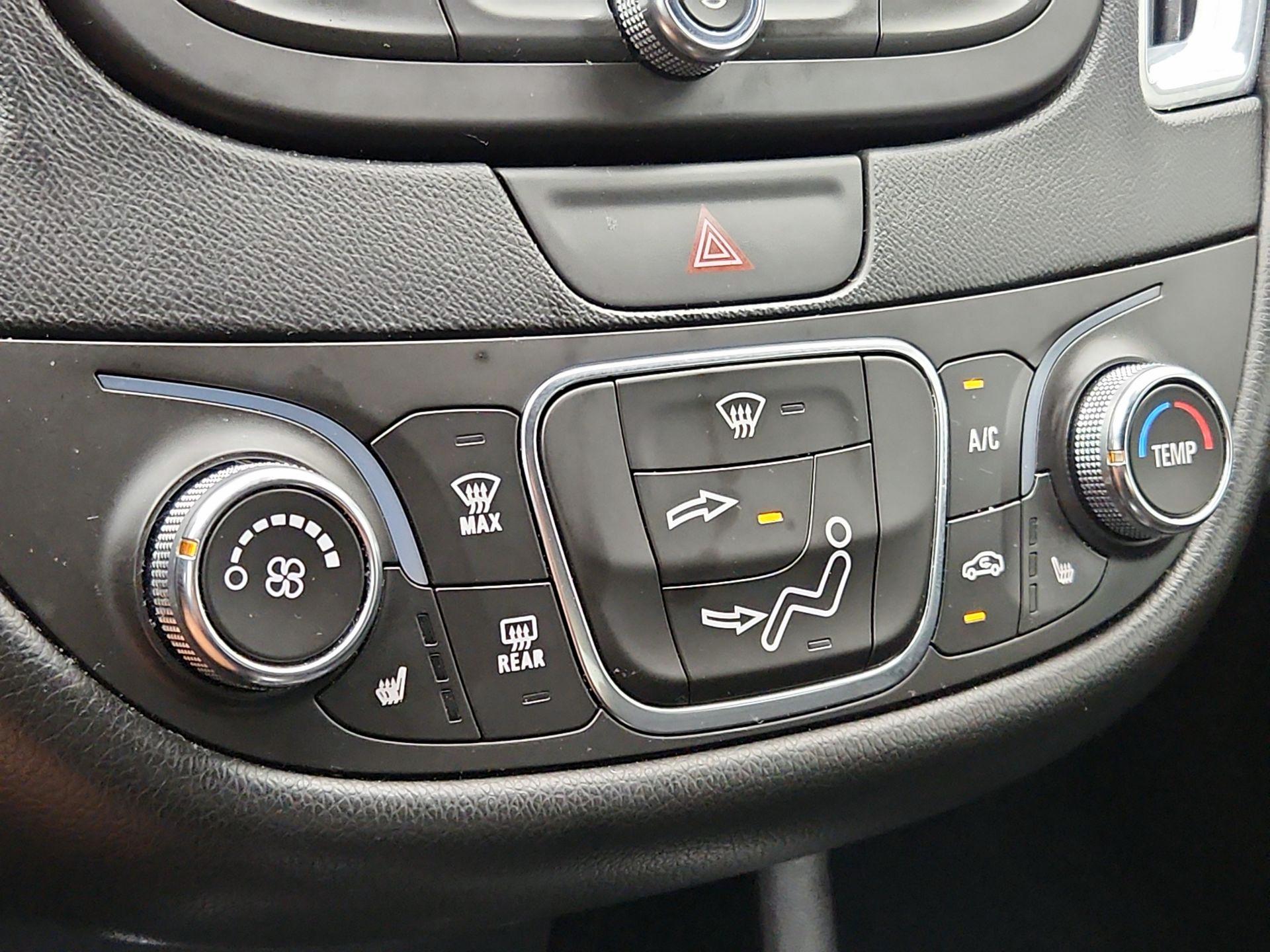 Thumbnail: 2016 Chevrolet Malibu - 17