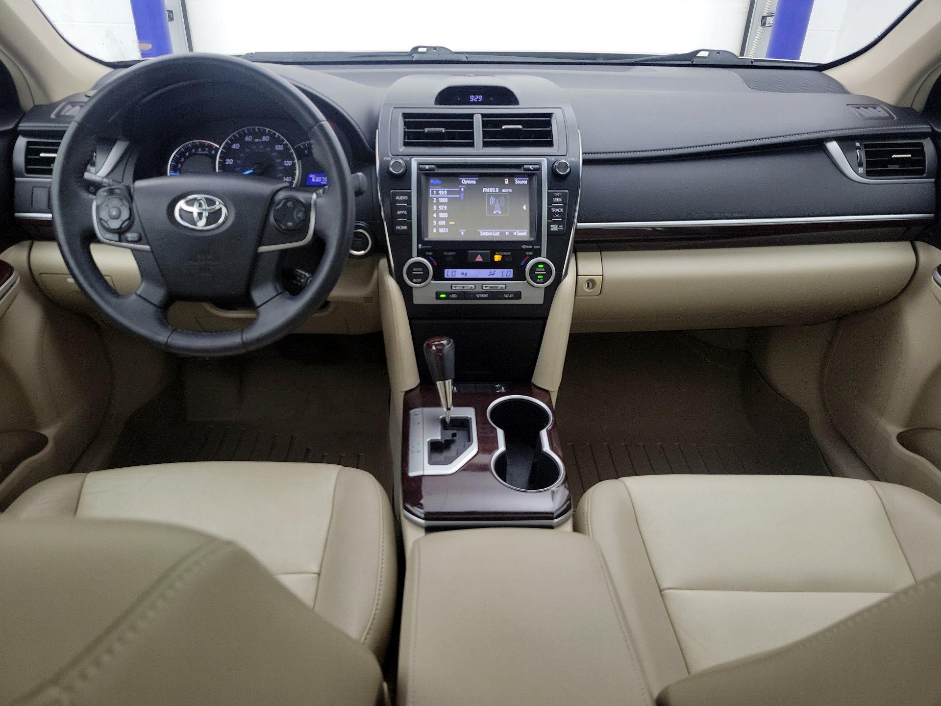 Thumbnail: 2014 Toyota Camry - 9