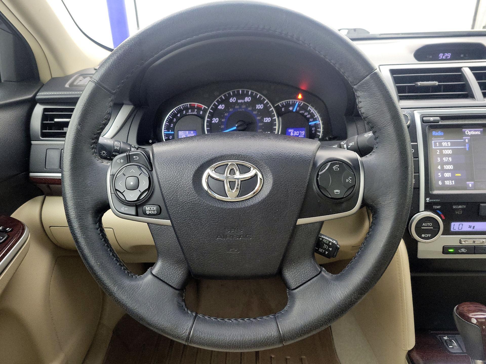 Thumbnail: 2014 Toyota Camry - 10