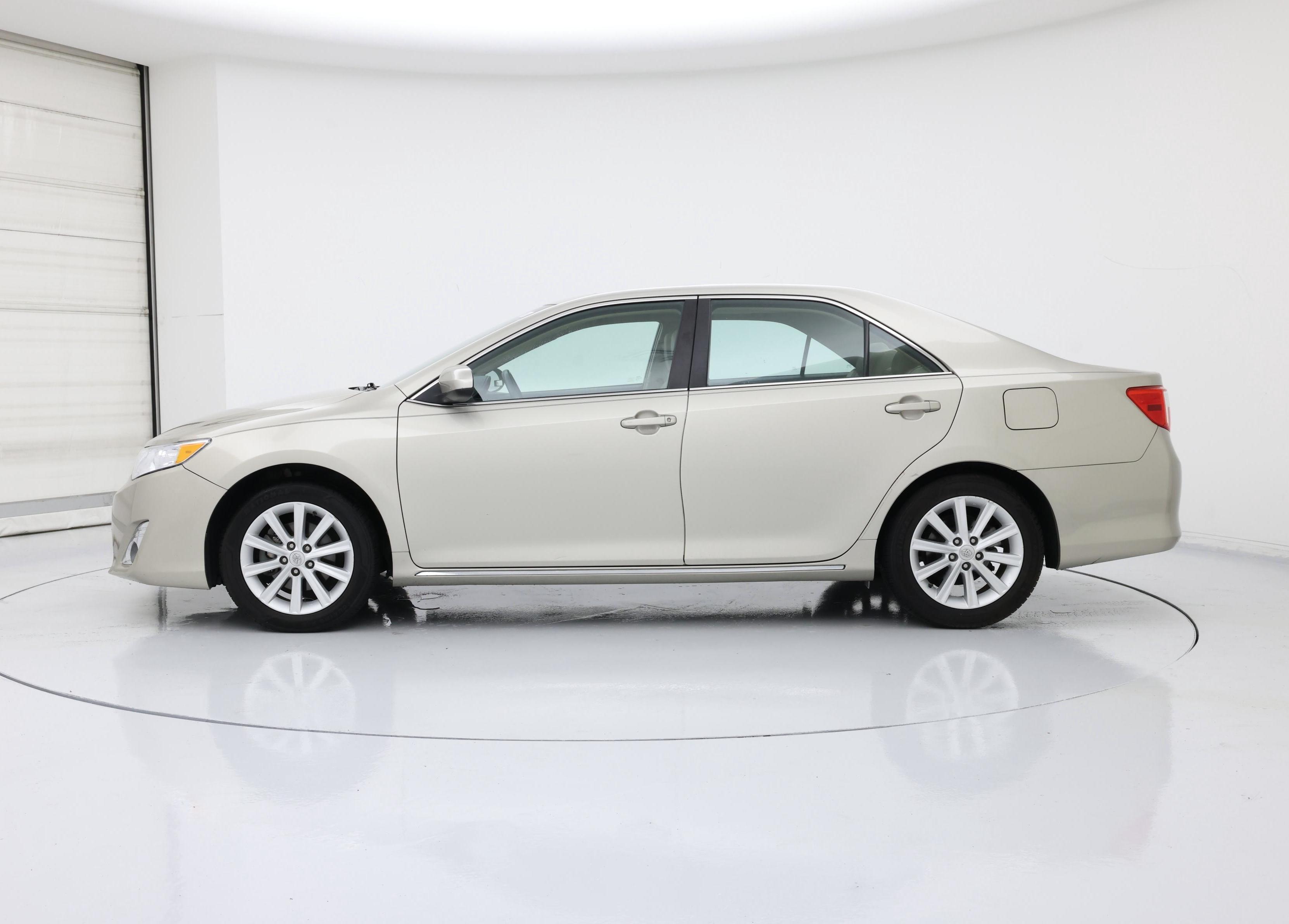 Thumbnail: 2014 Toyota Camry - 3