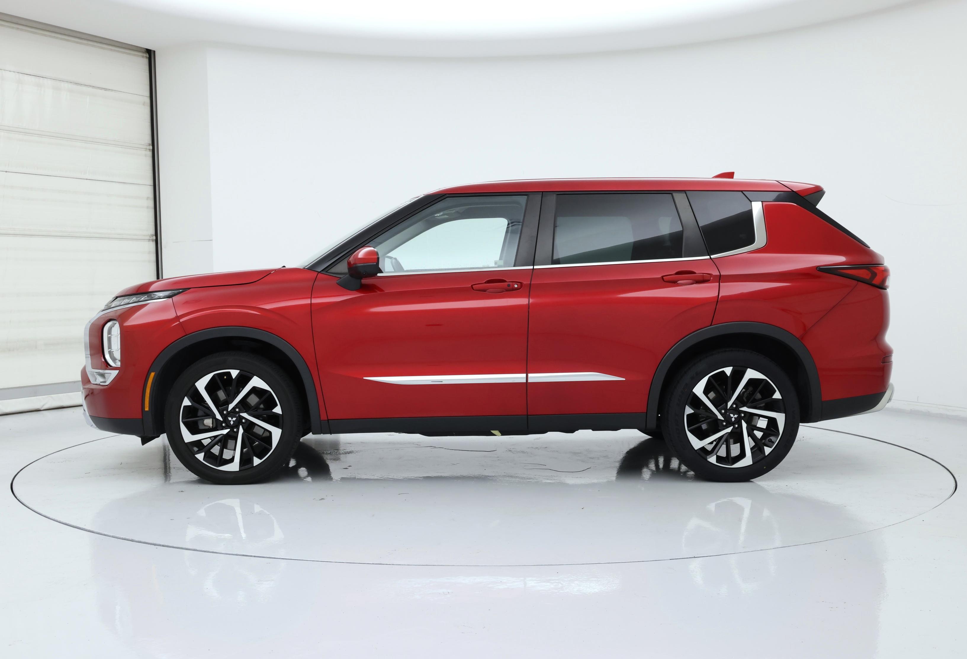 Thumbnail: 2022 Mitsubishi Outlander - 3