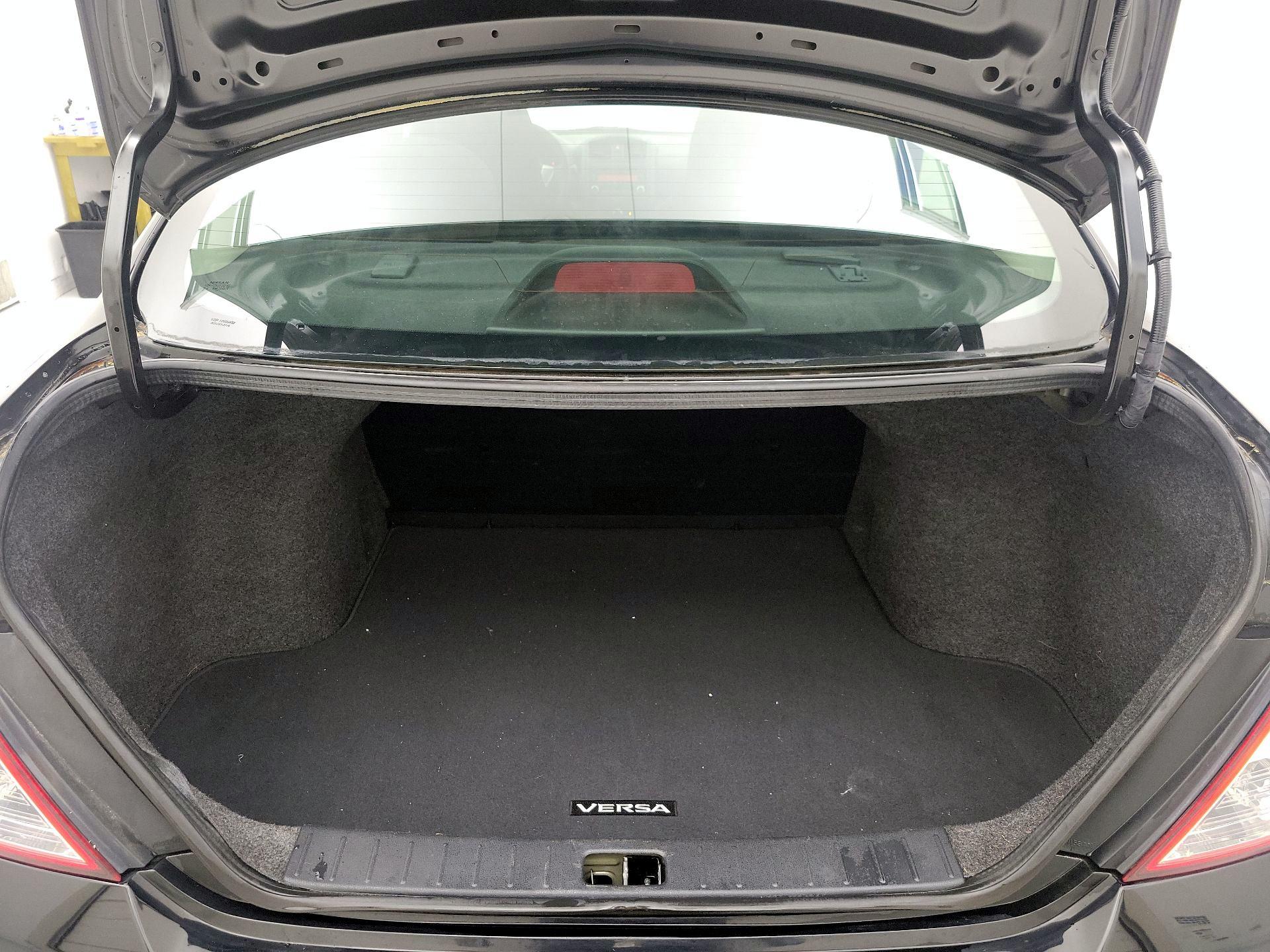 Thumbnail: 2015 Nissan Versa - 18