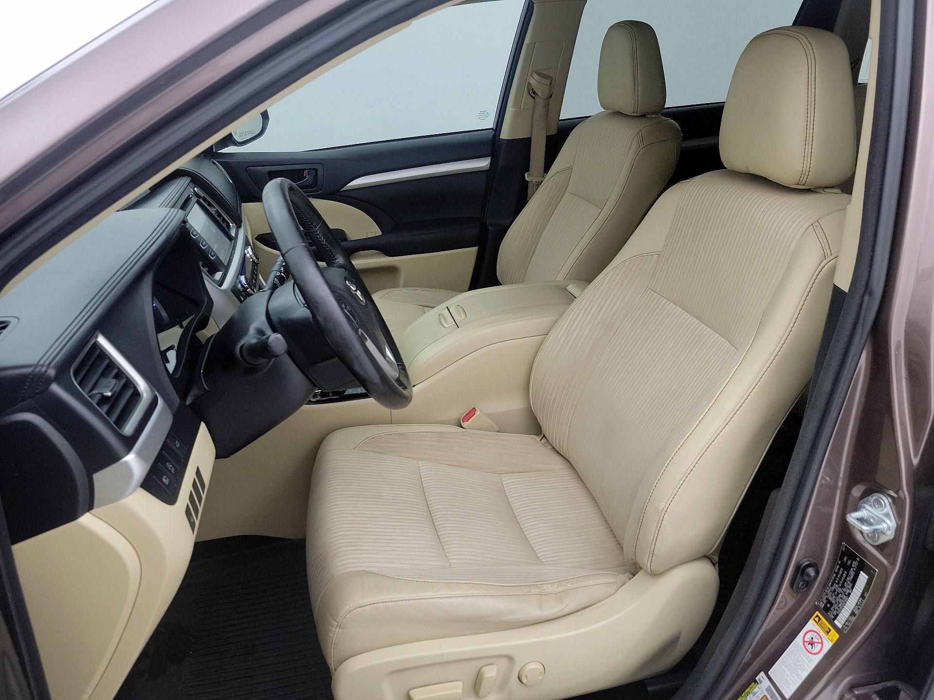 Thumbnail: 2017 Toyota Highlander - 11