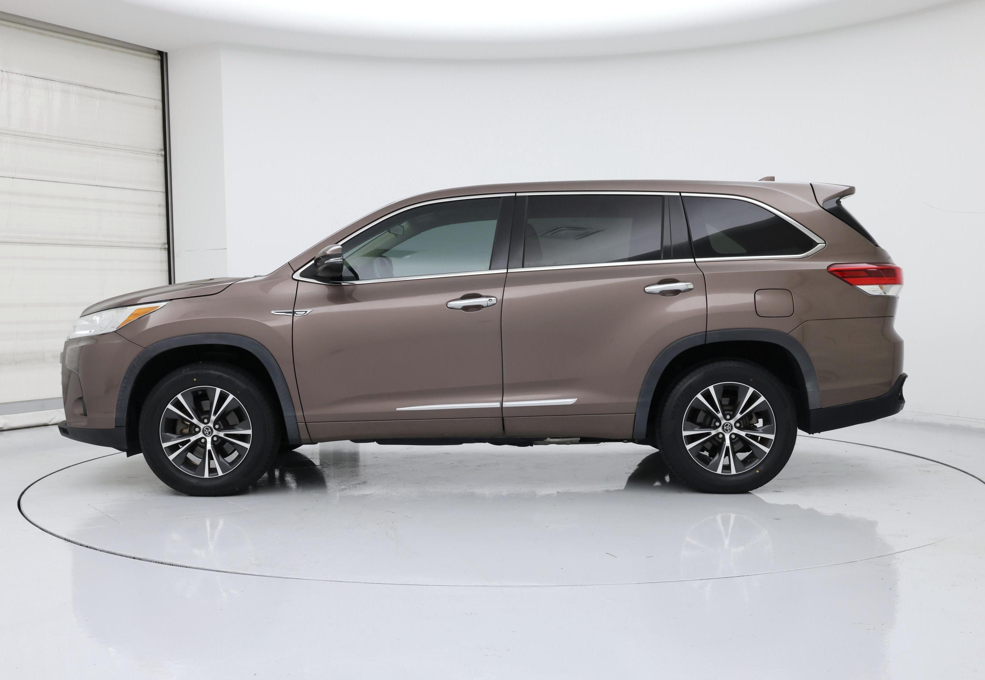 Thumbnail: 2017 Toyota Highlander - 3