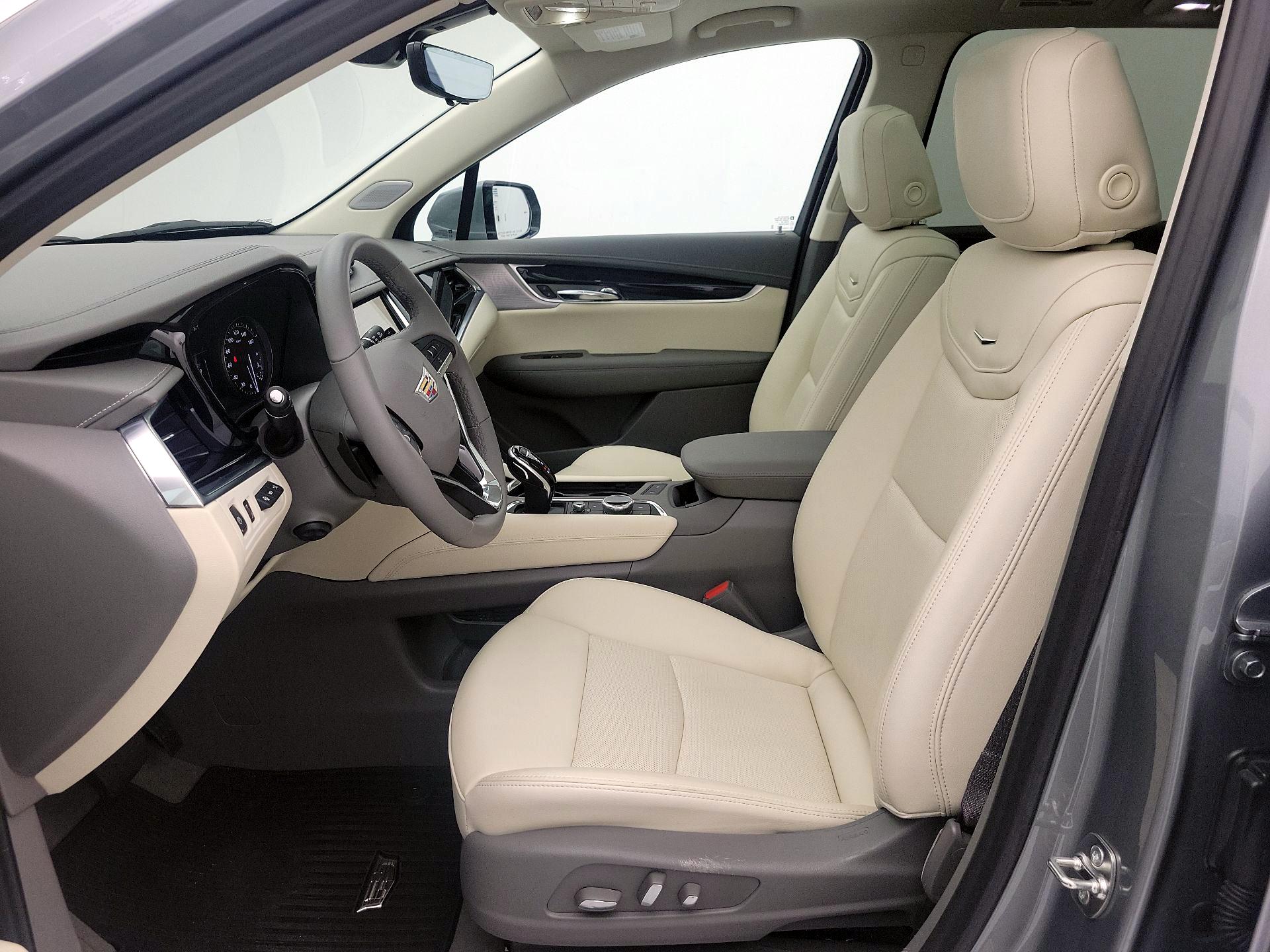 Thumbnail: 2025 Cadillac XT6 - 11