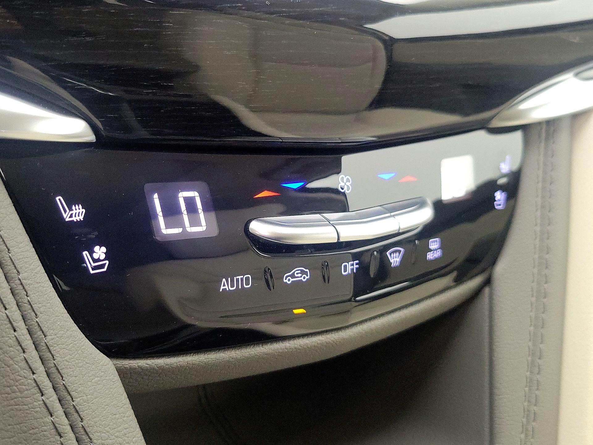 Thumbnail: 2025 Cadillac XT6 - 17