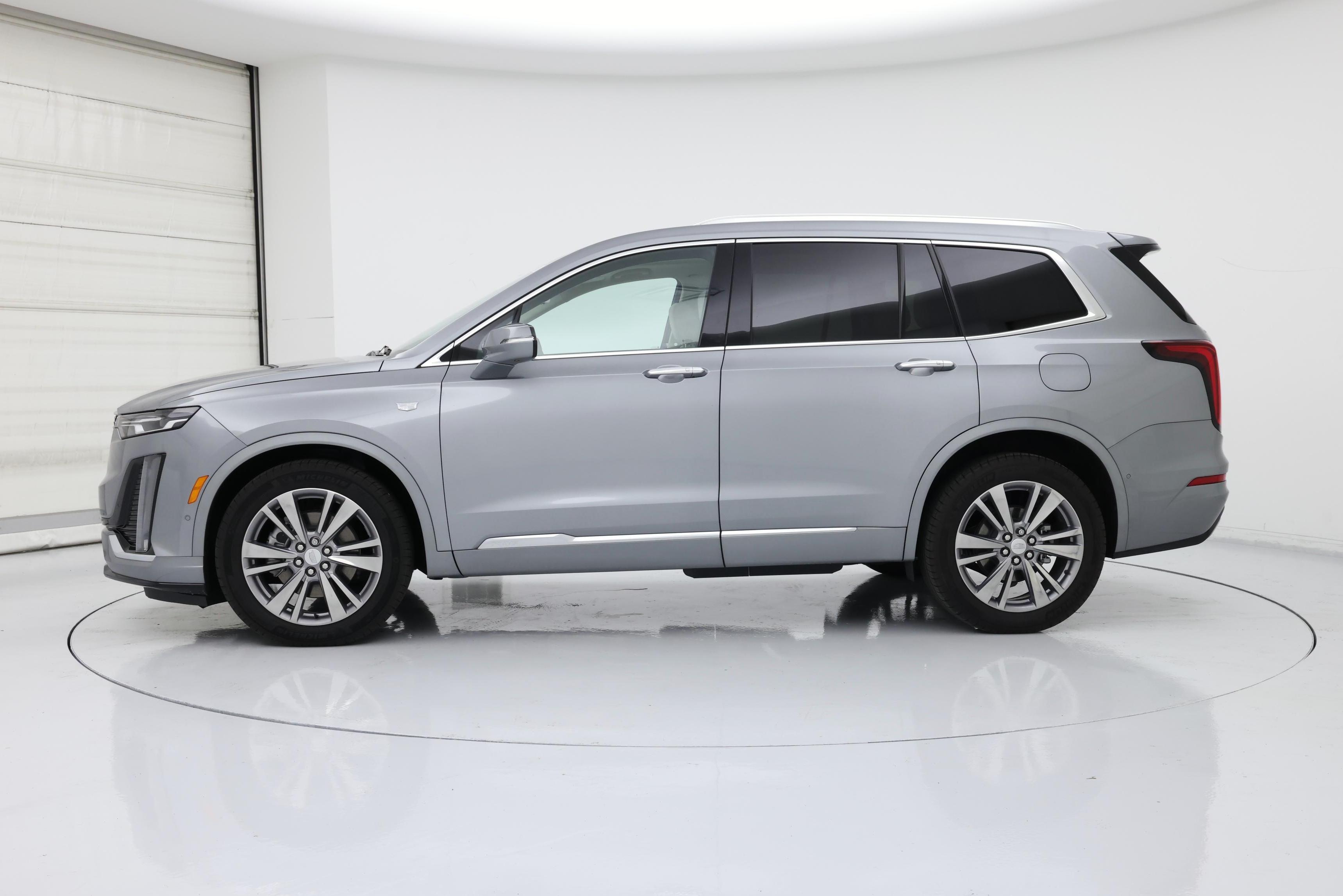 Thumbnail: 2025 Cadillac XT6 - 3