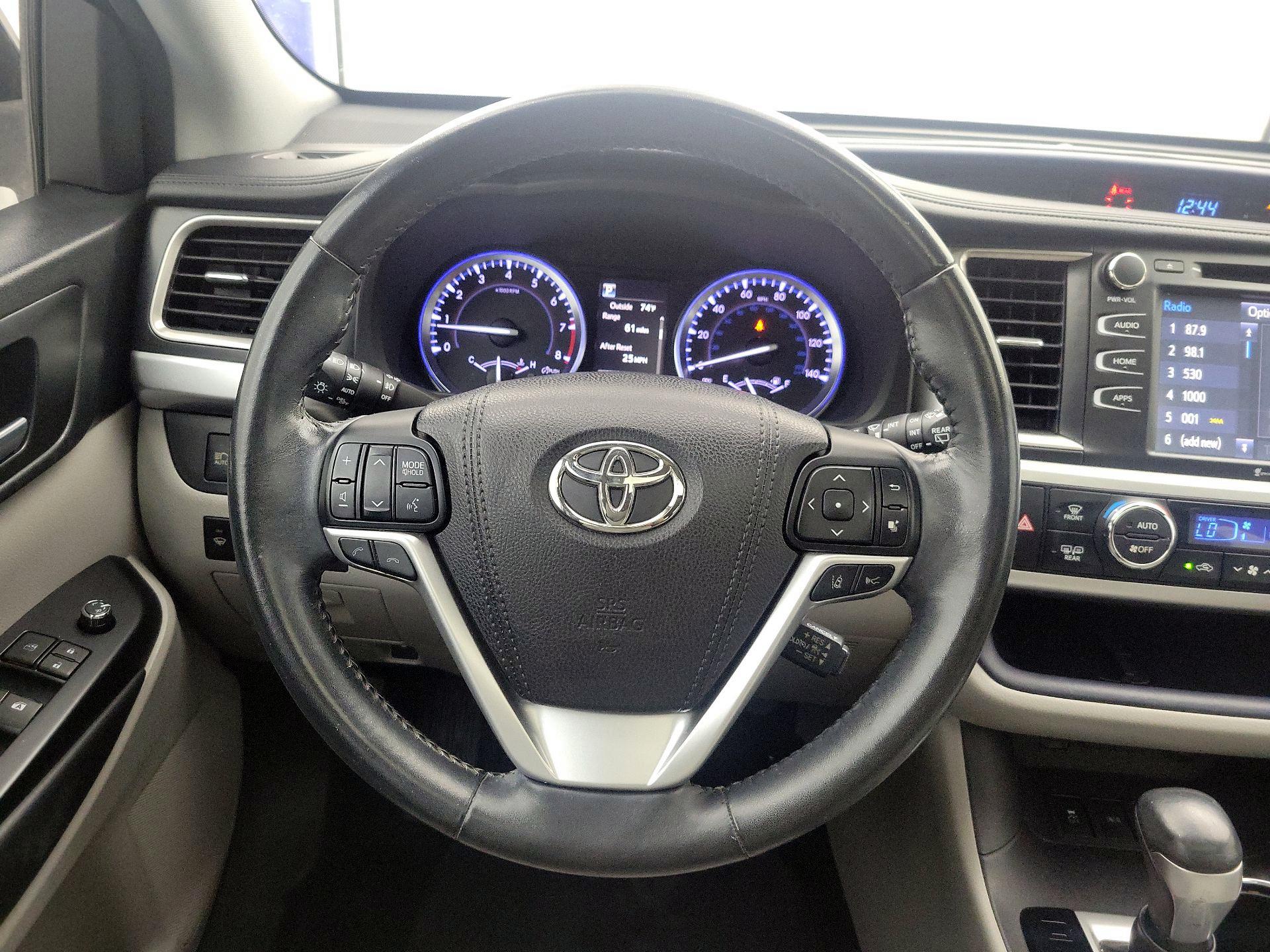 Thumbnail: 2018 Toyota Highlander - 10