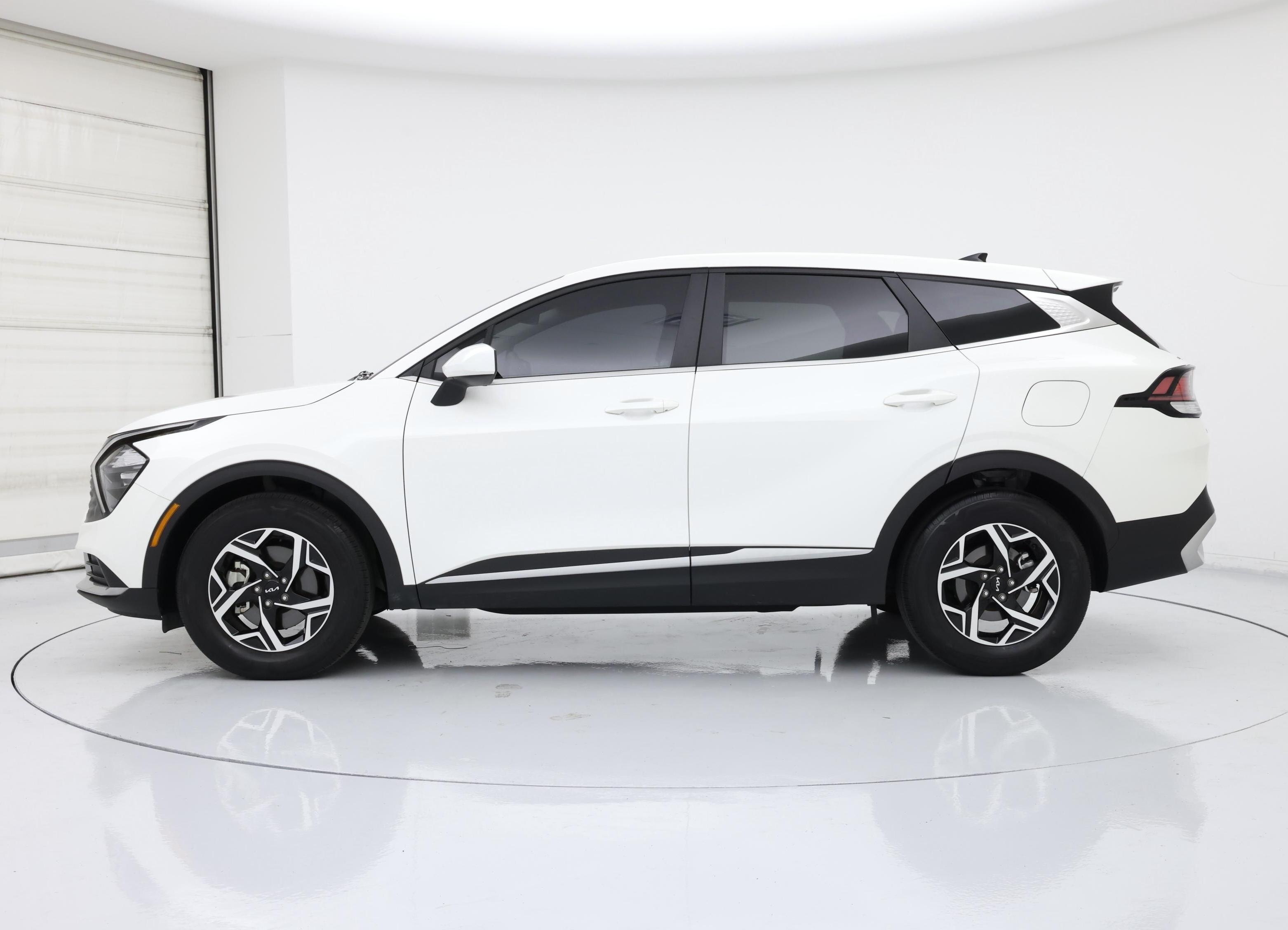 Thumbnail: 2023 Kia Sportage - 3