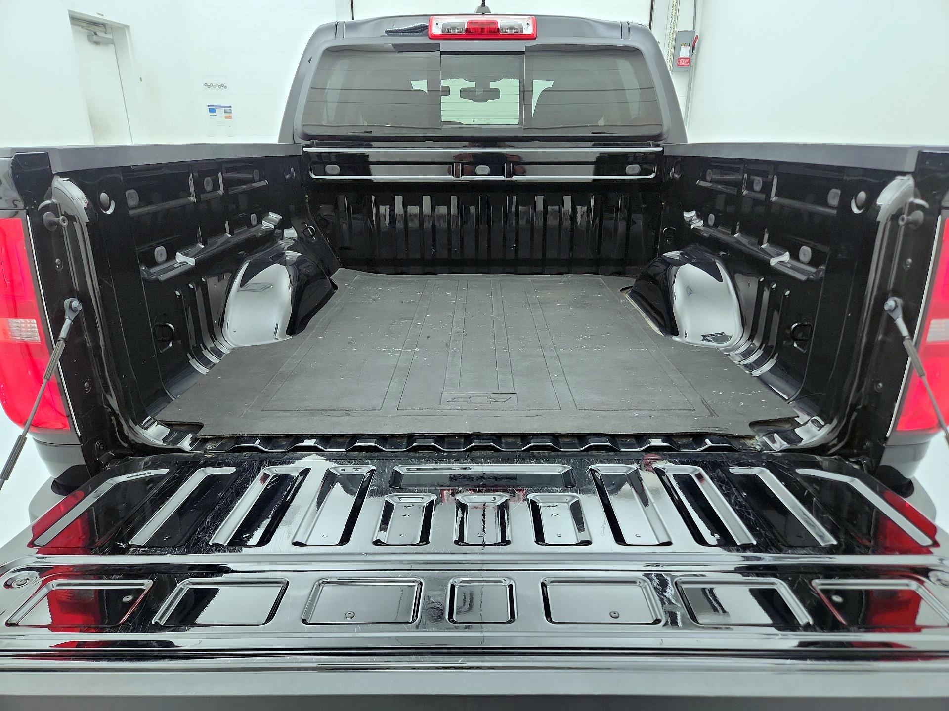 Thumbnail: 2022 Chevrolet Colorado - 20