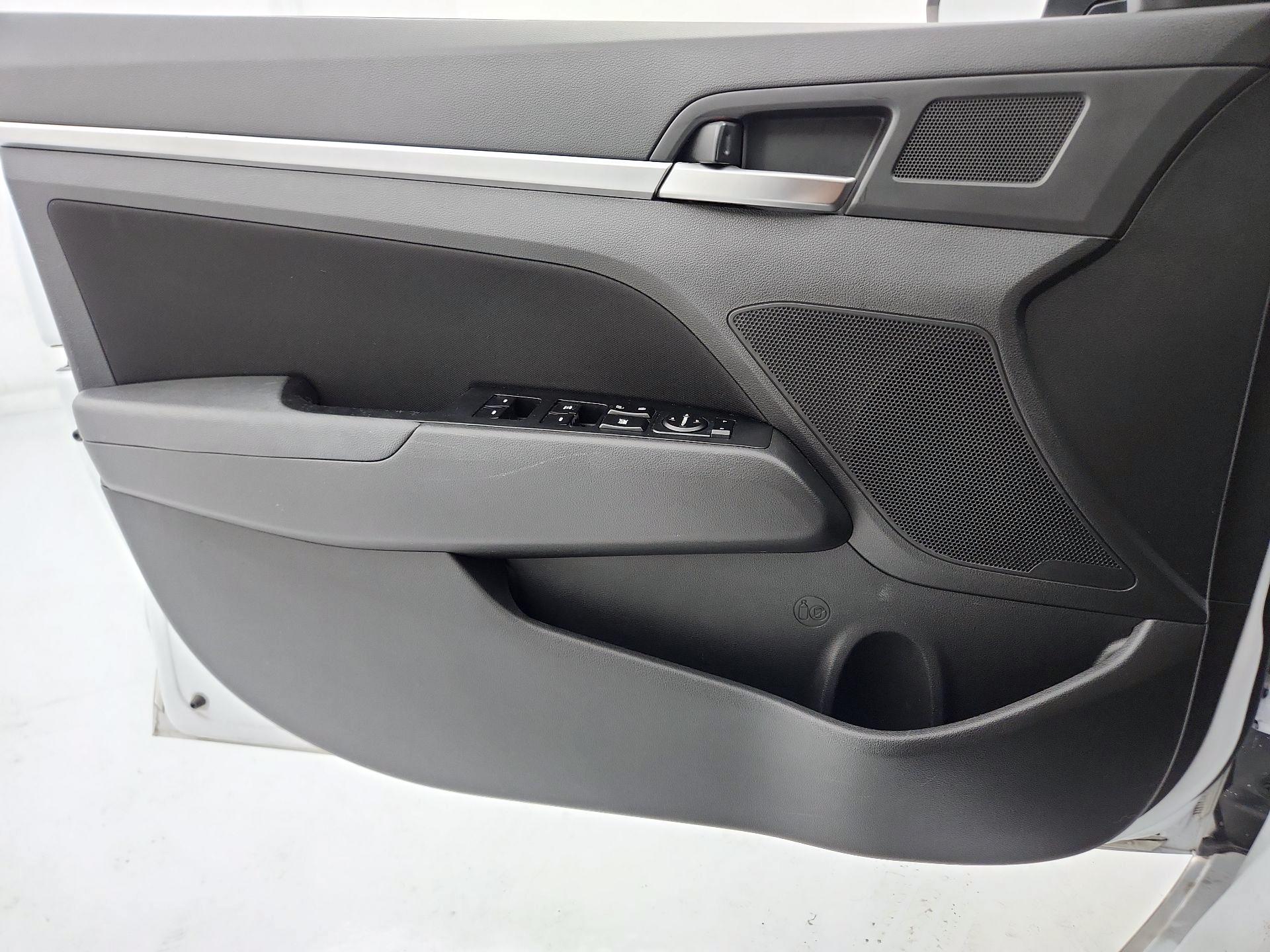 Thumbnail: 2019 Hyundai Elantra - 12