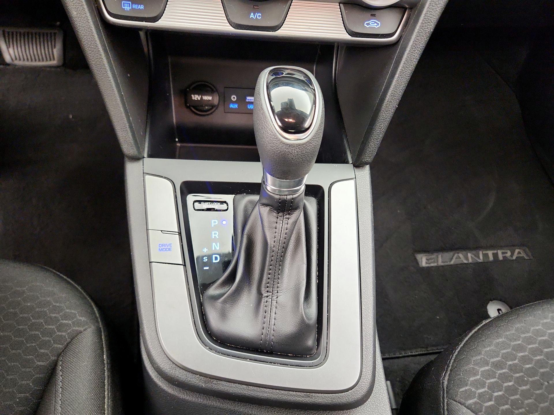 Thumbnail: 2019 Hyundai Elantra - 17