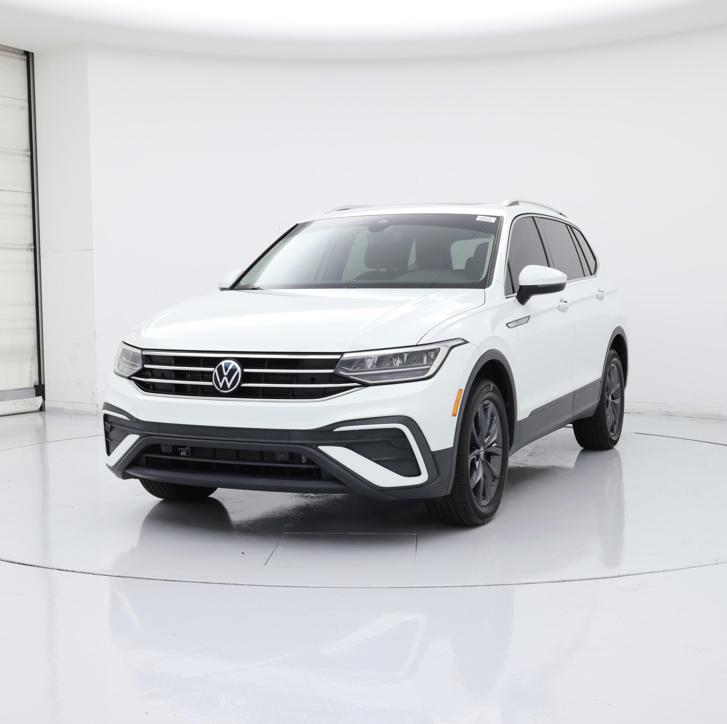 Thumbnail: 2022 Volkswagen Tiguan - 4