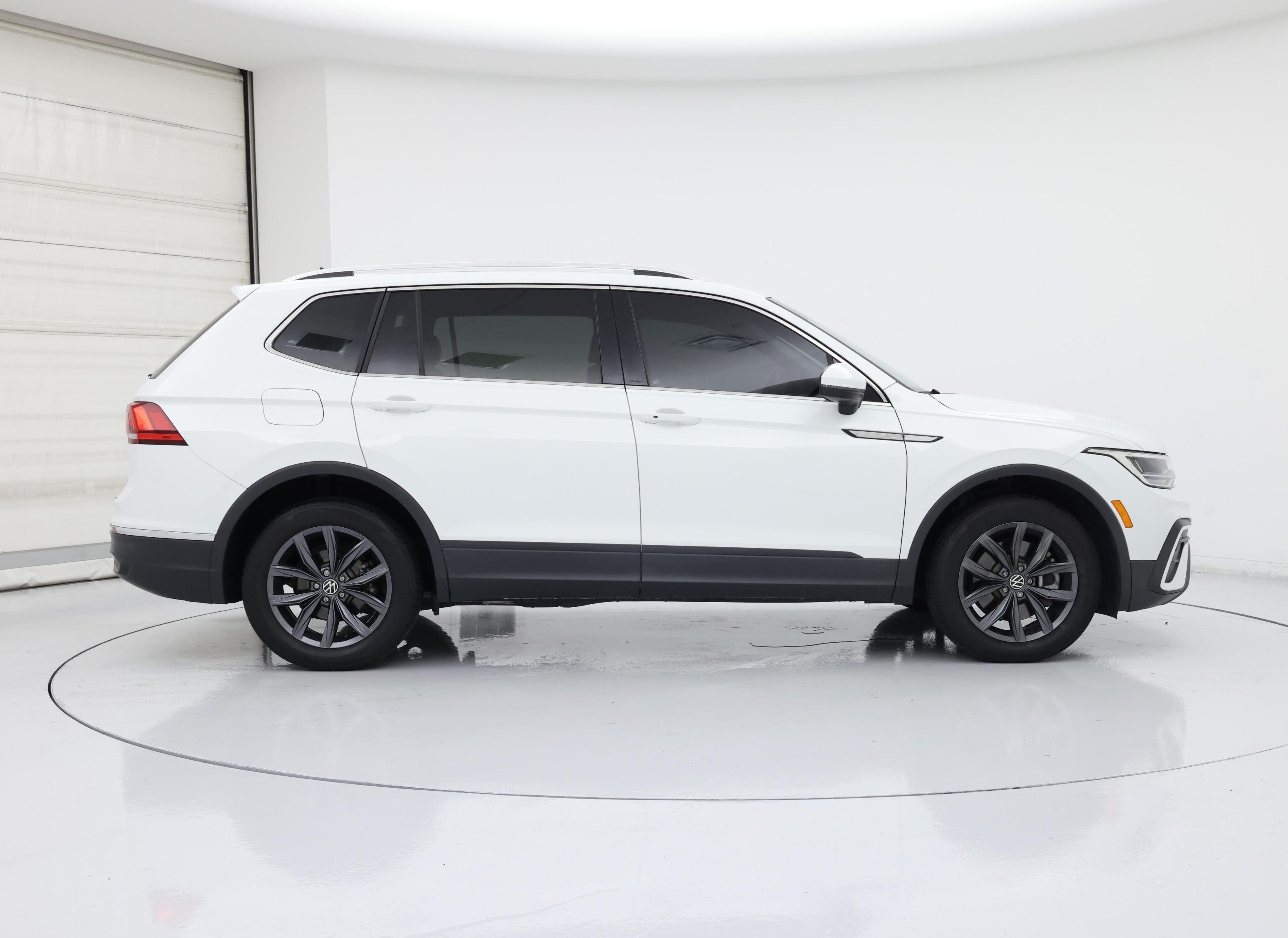 Thumbnail: 2022 Volkswagen Tiguan - 7