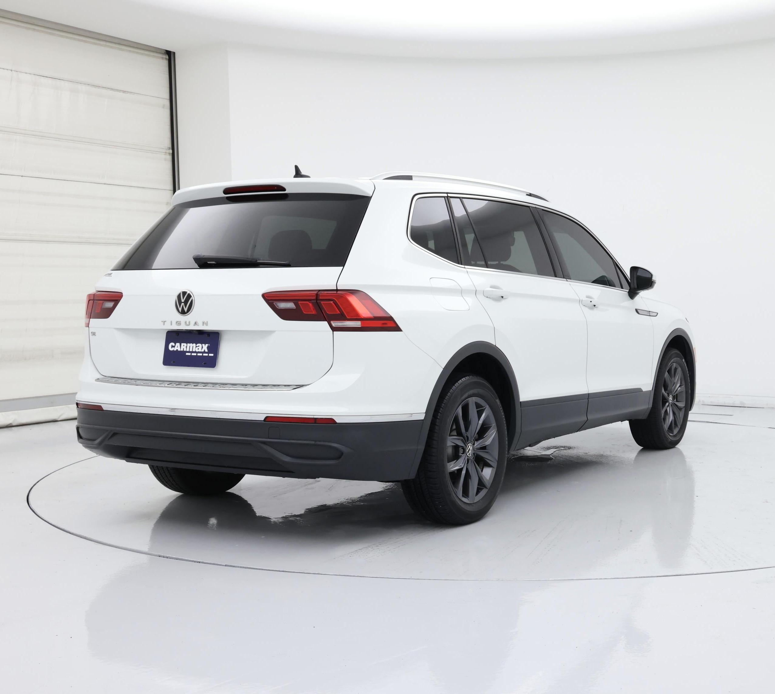 Thumbnail: 2022 Volkswagen Tiguan - 8