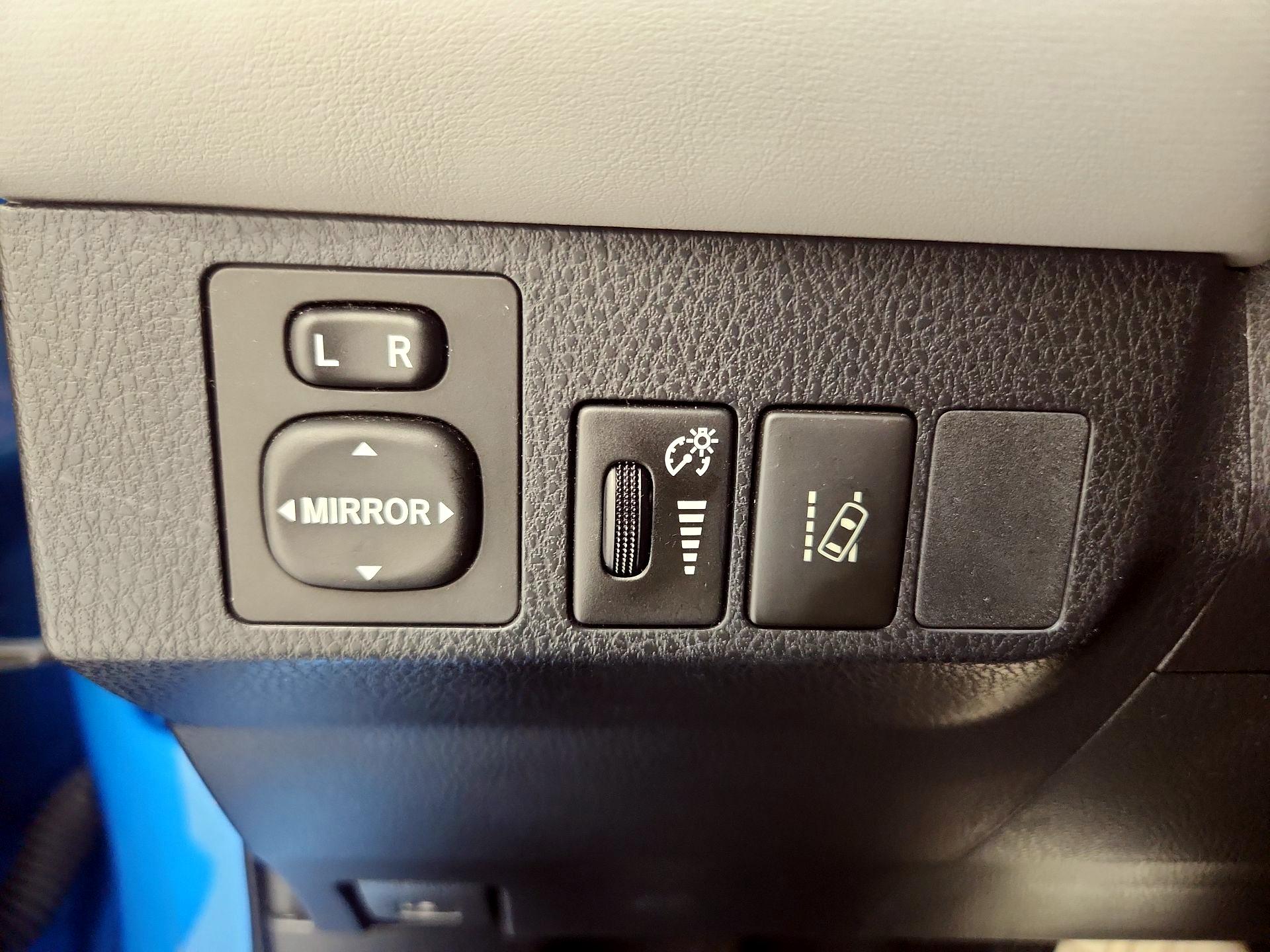 Thumbnail: 2017 Toyota RAV4 - 13