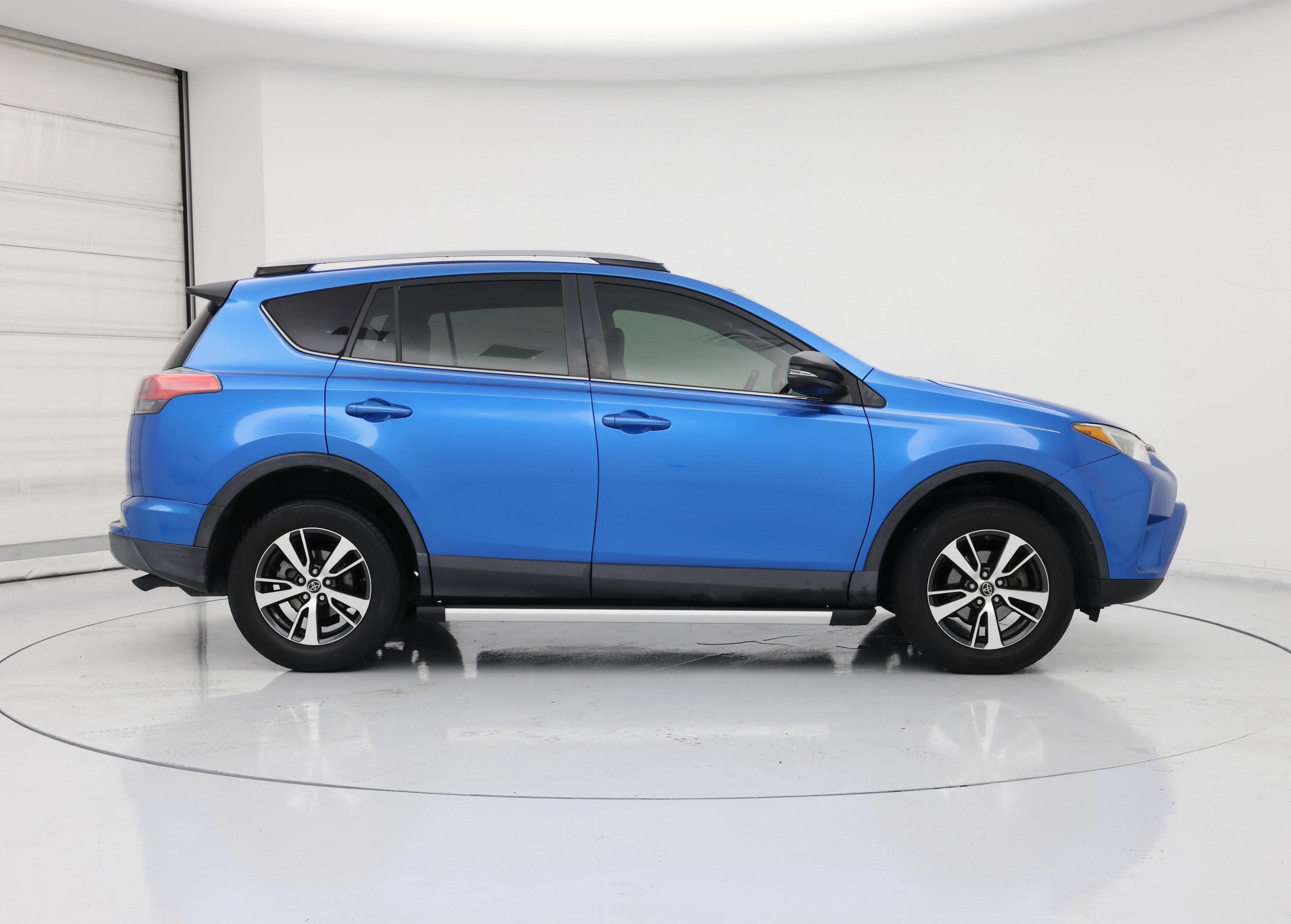 Thumbnail: 2017 Toyota RAV4 - 7