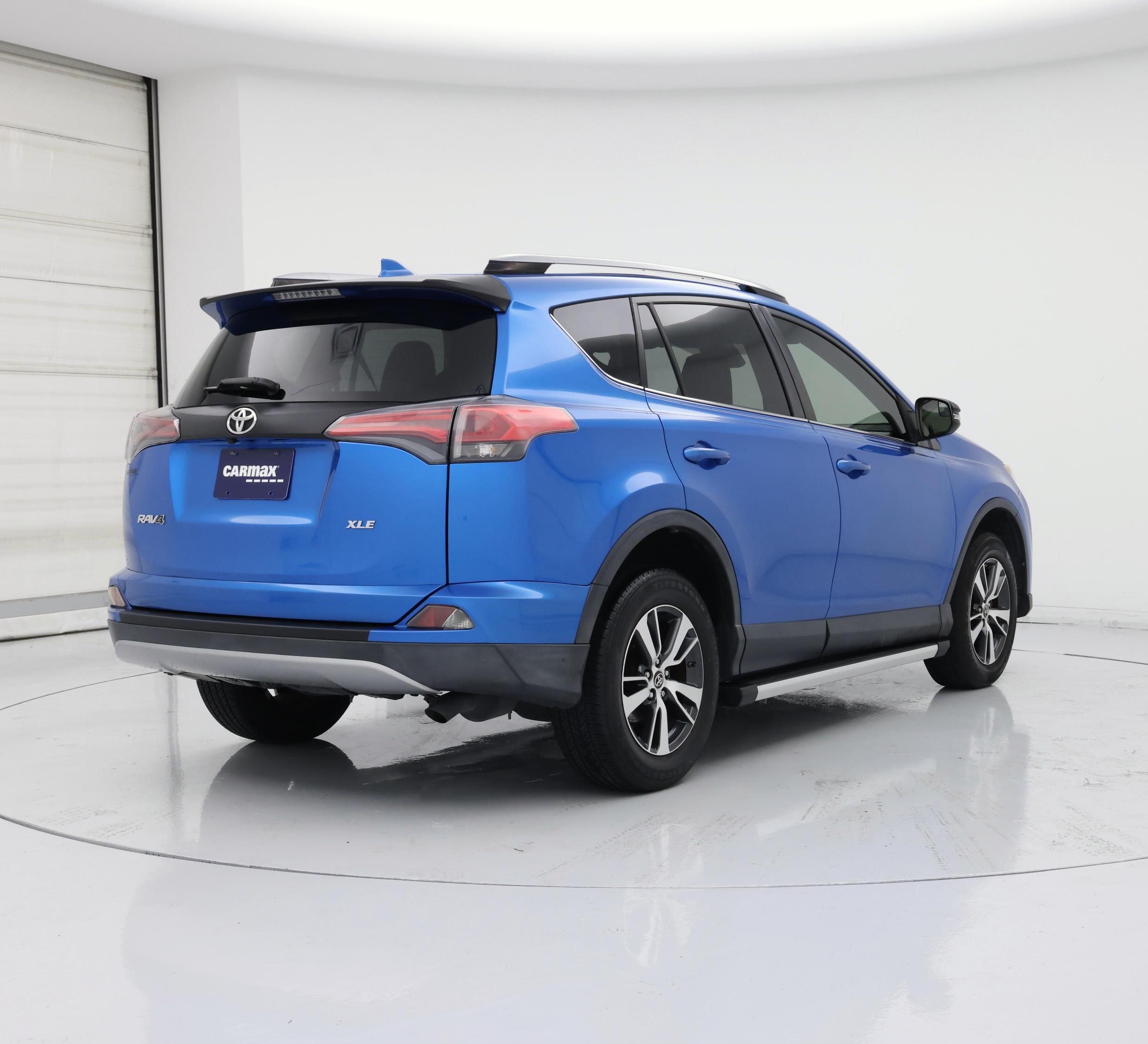 Thumbnail: 2017 Toyota RAV4 - 8