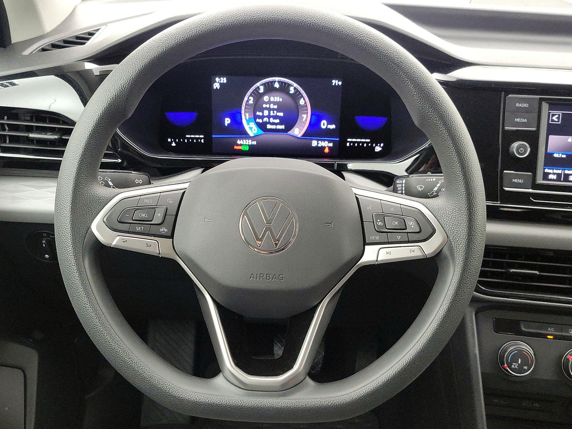 Thumbnail: 2022 Volkswagen Taos - 10